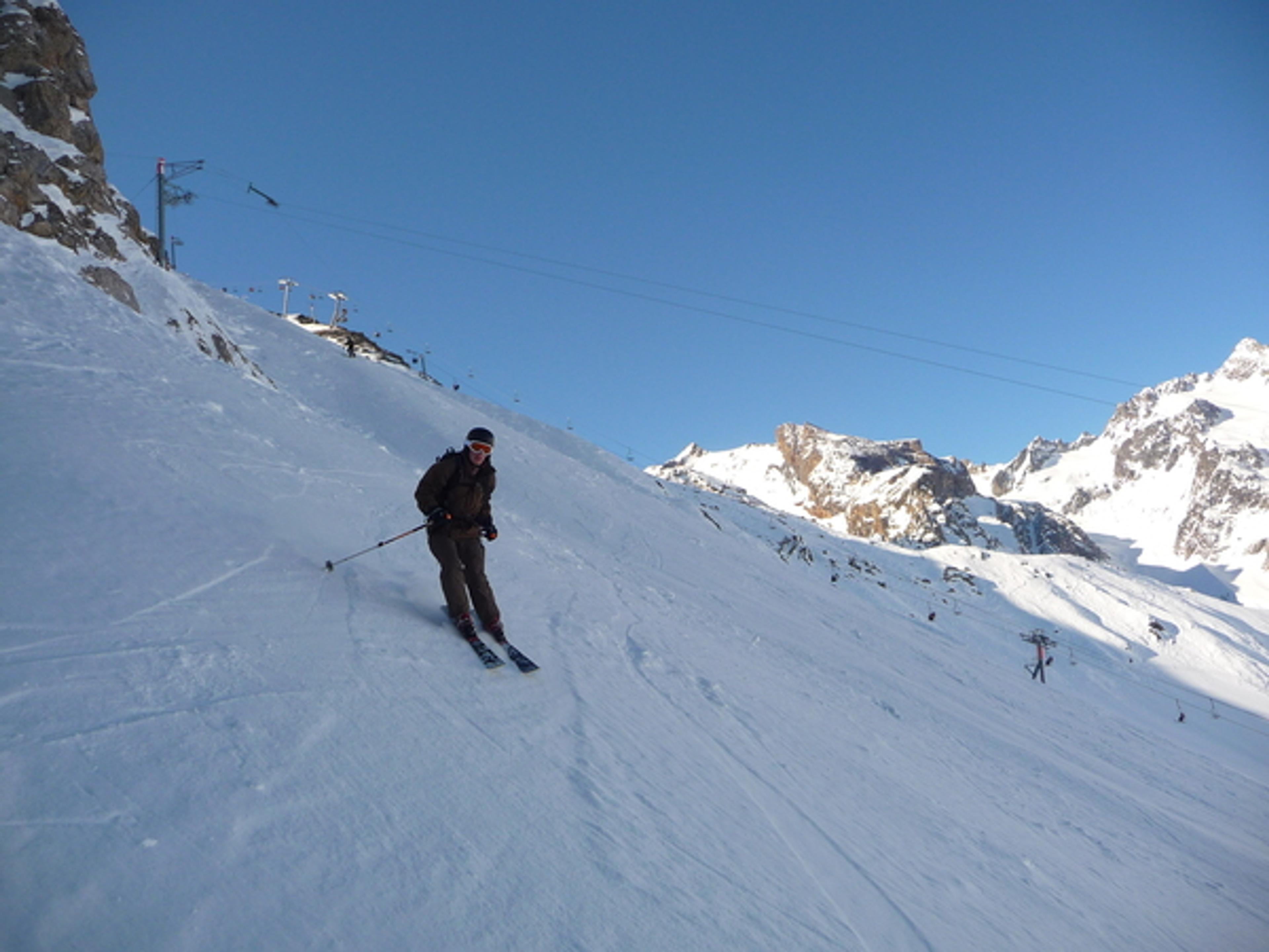 Hors piste Serre Chevalier - Benjamin dans la pente de l'Yret