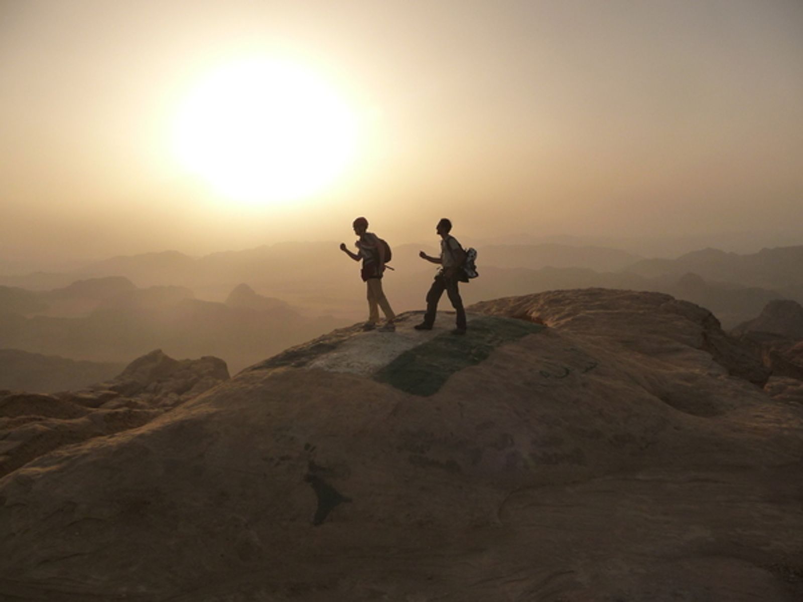 Traversée Jebel Rum - La traditionnelle chorégraphie sommitale, bis