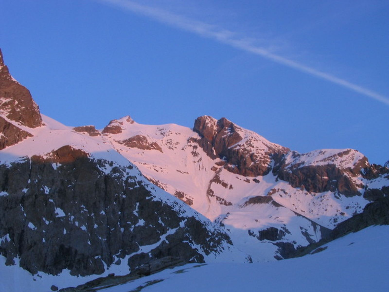 Le soleil se lève sur le glacier de Séguret Foran