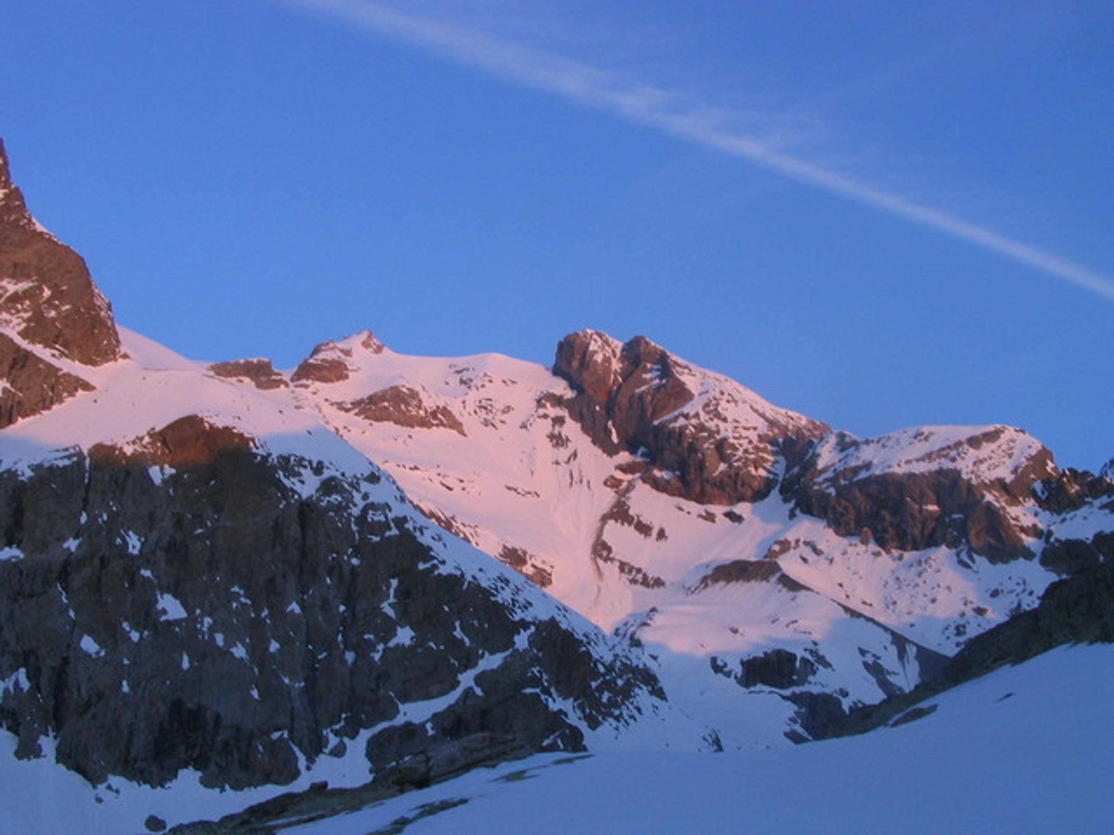 Le soleil se lève sur le glacier de Séguret Foran