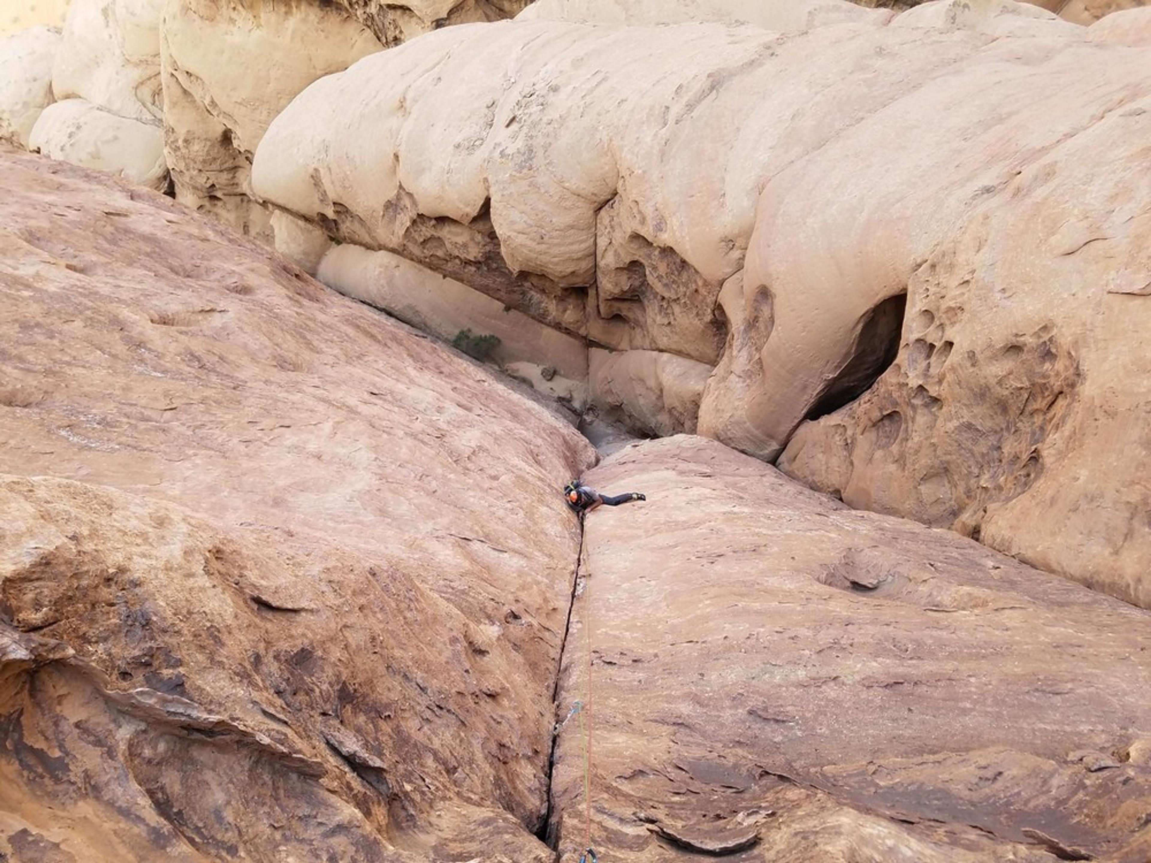 Barrah canyon - Hidden crack