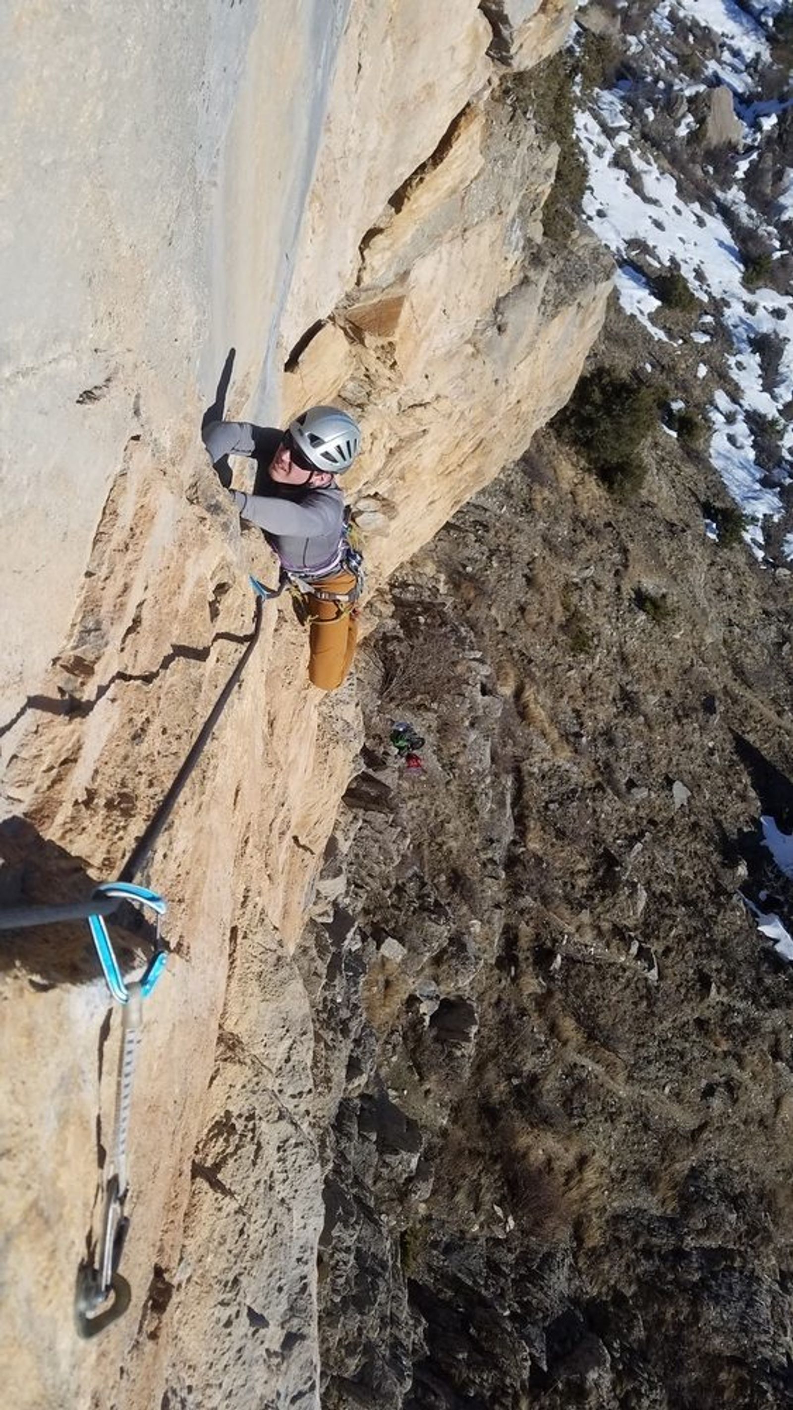 Escalade Grande voie Ponteil – Dans rôle en dalles