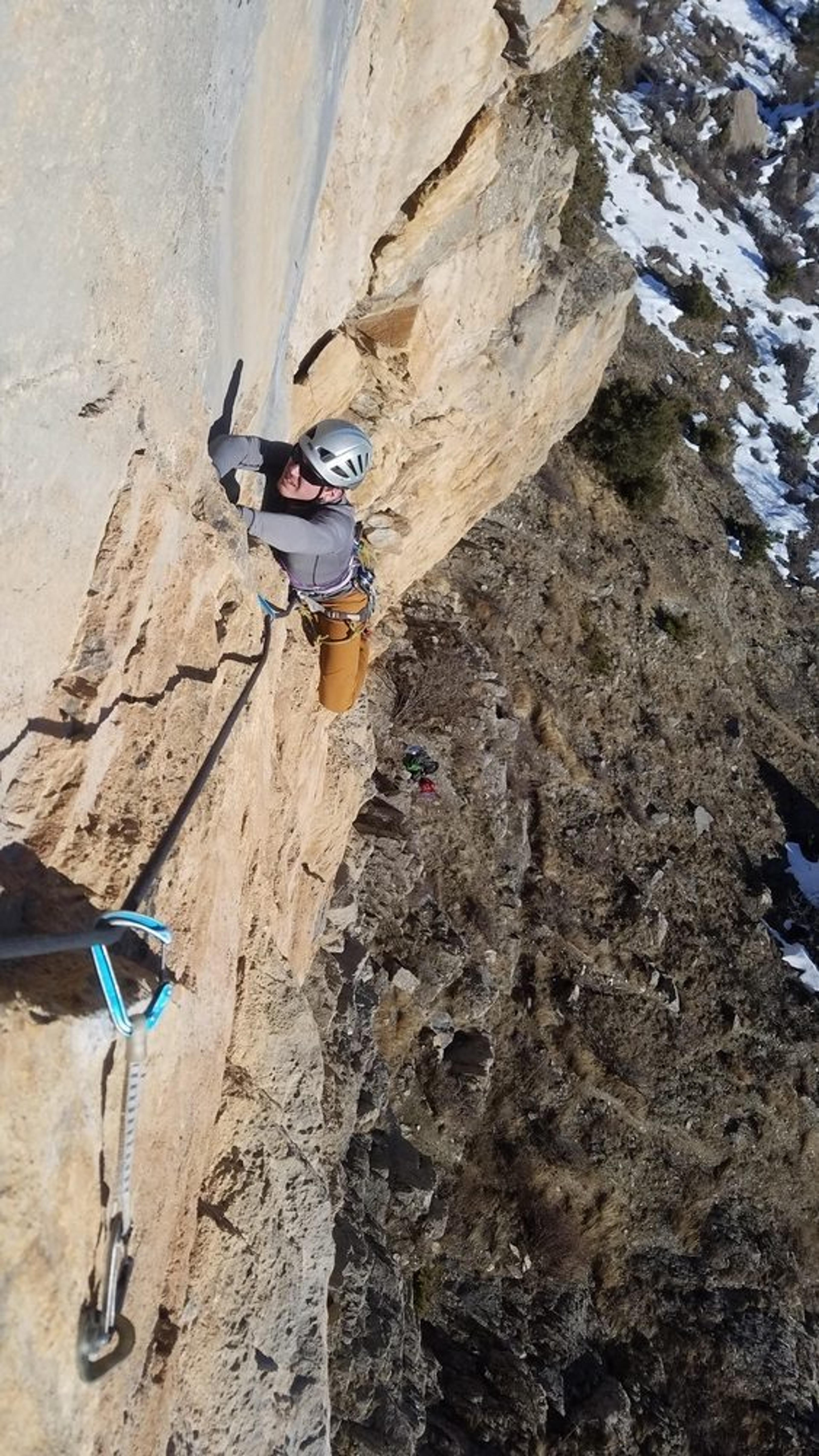 Escalade Grande voie Ponteil – Dans rôle en dalles