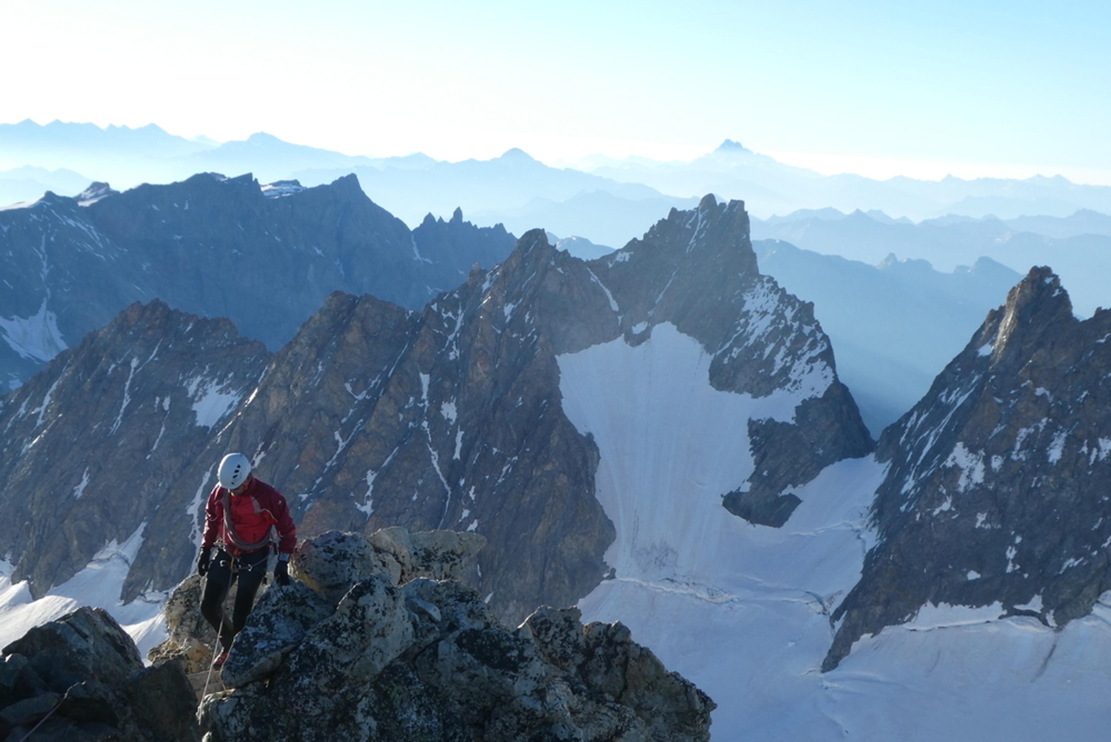 Stage autonomie débutant - Roche Faurio - Jérémie sur l'arête sommitale