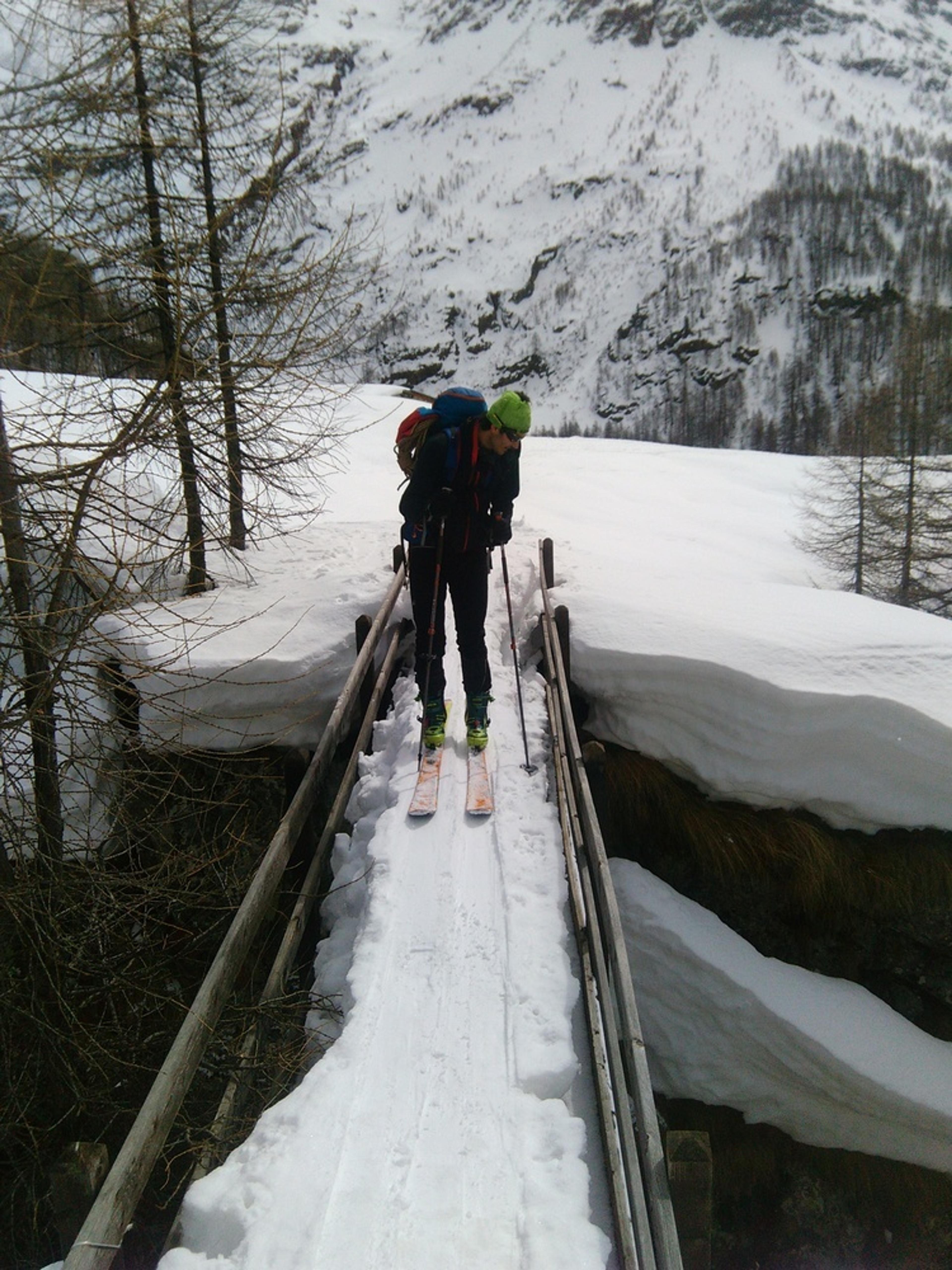 Pont en direction de Nacamuli