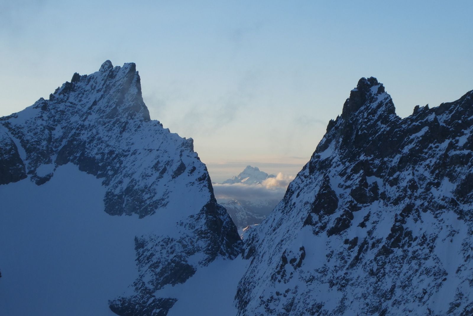 Vue sur le mont Viso pendant l’ascension de Roche Faurio