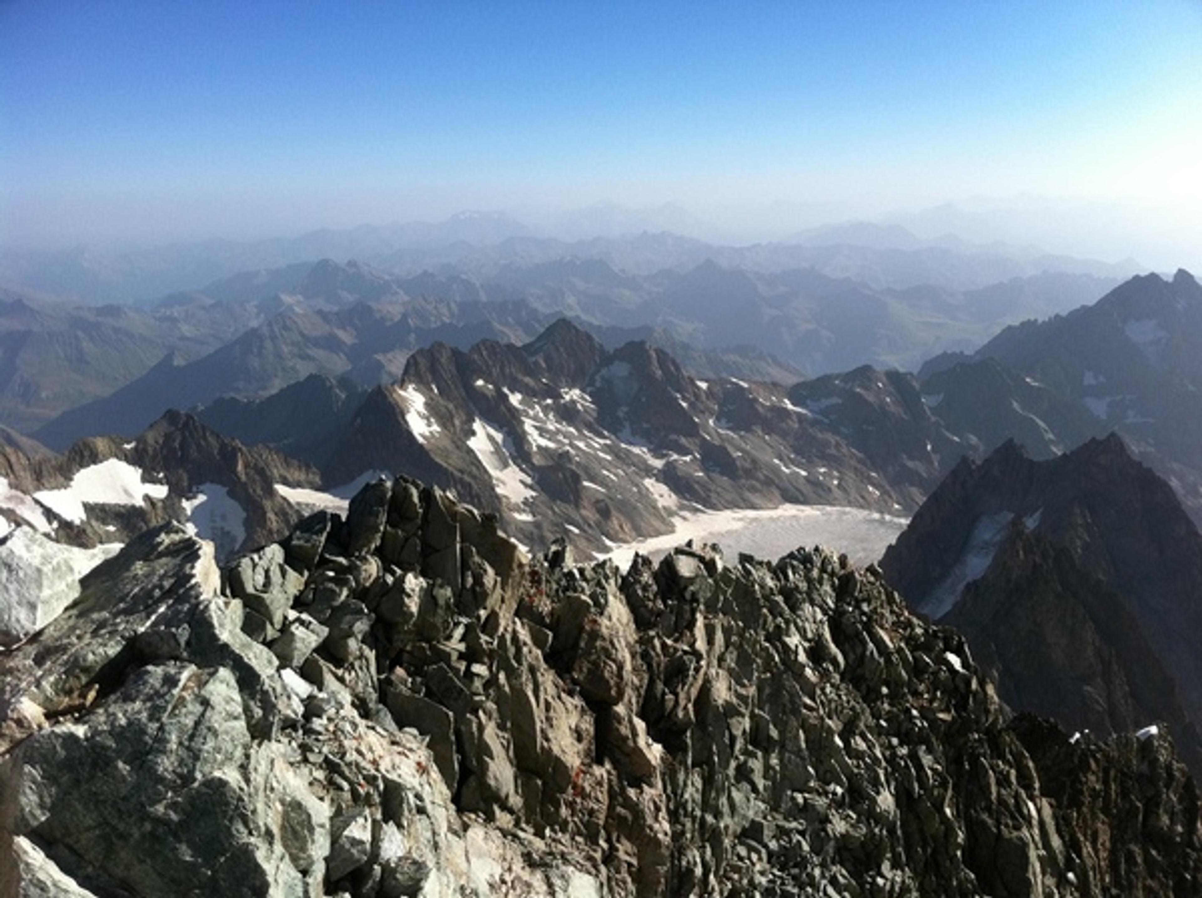 Barre des Ecrins - Vue vers l'est