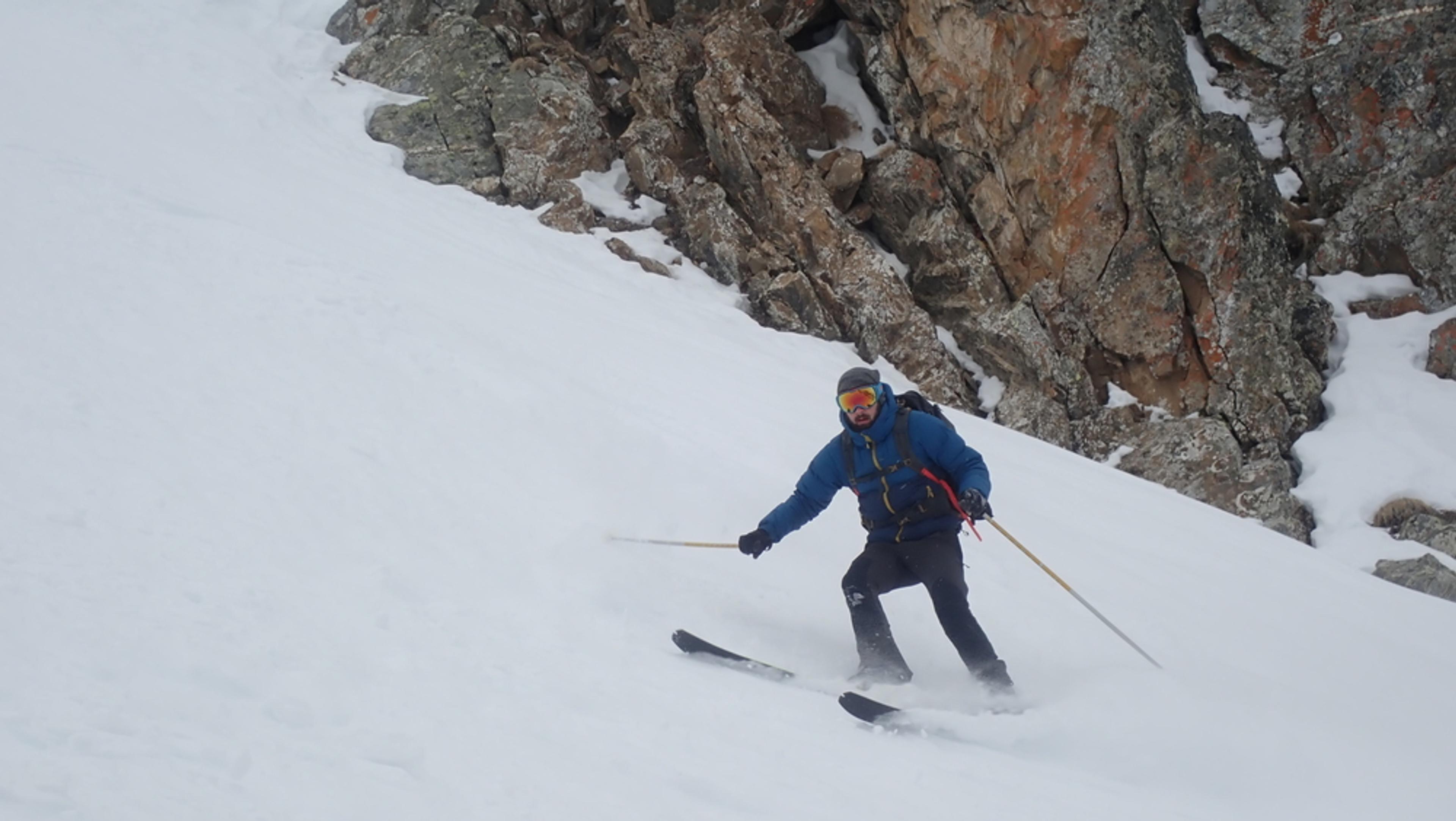 Raid ski – Couloir Eyssilloun – Vinc’ avec encore quelques miettes de cuisses!