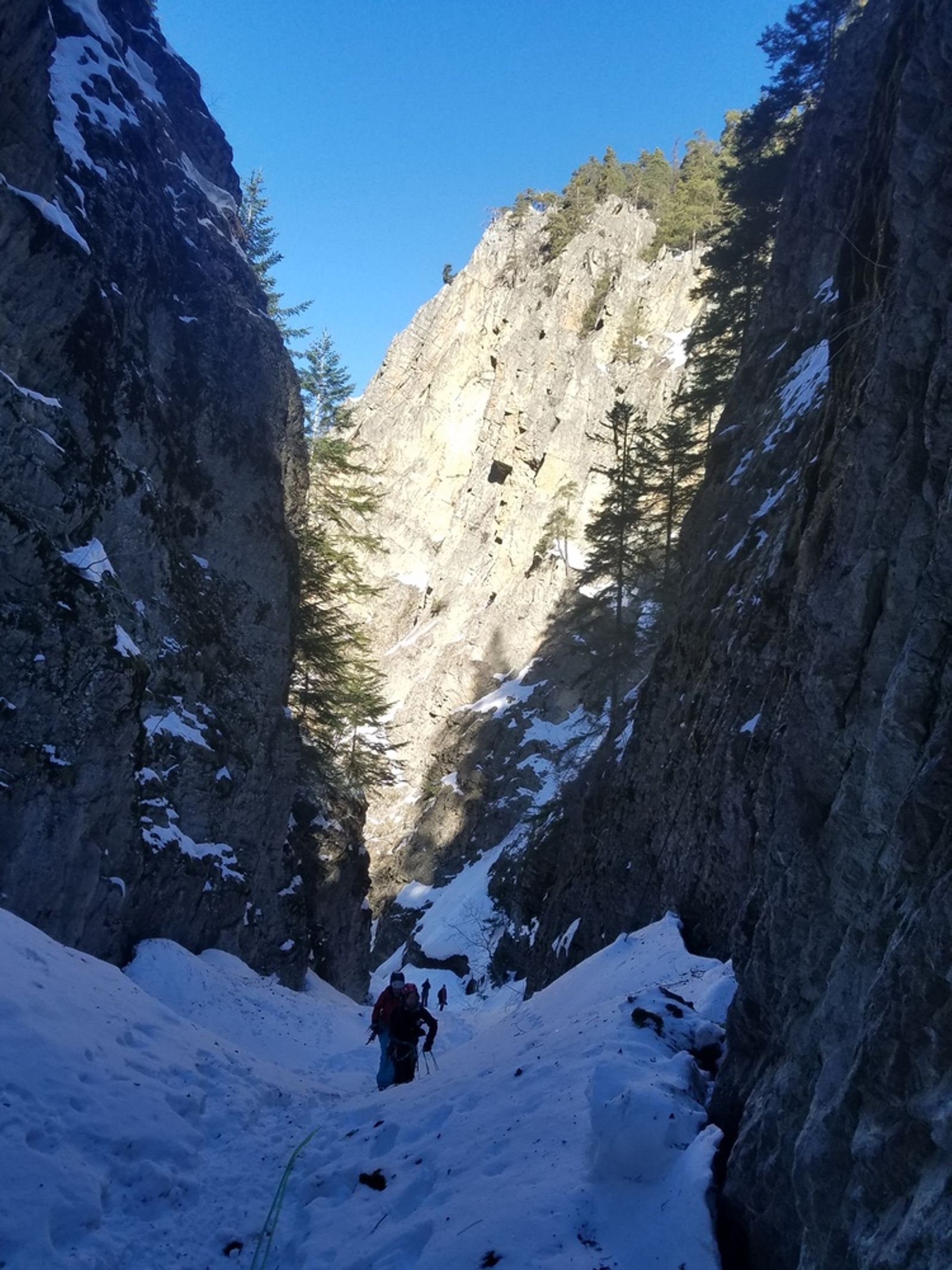 Ambiance hivernale dans le canyon du torrent de Queyrières