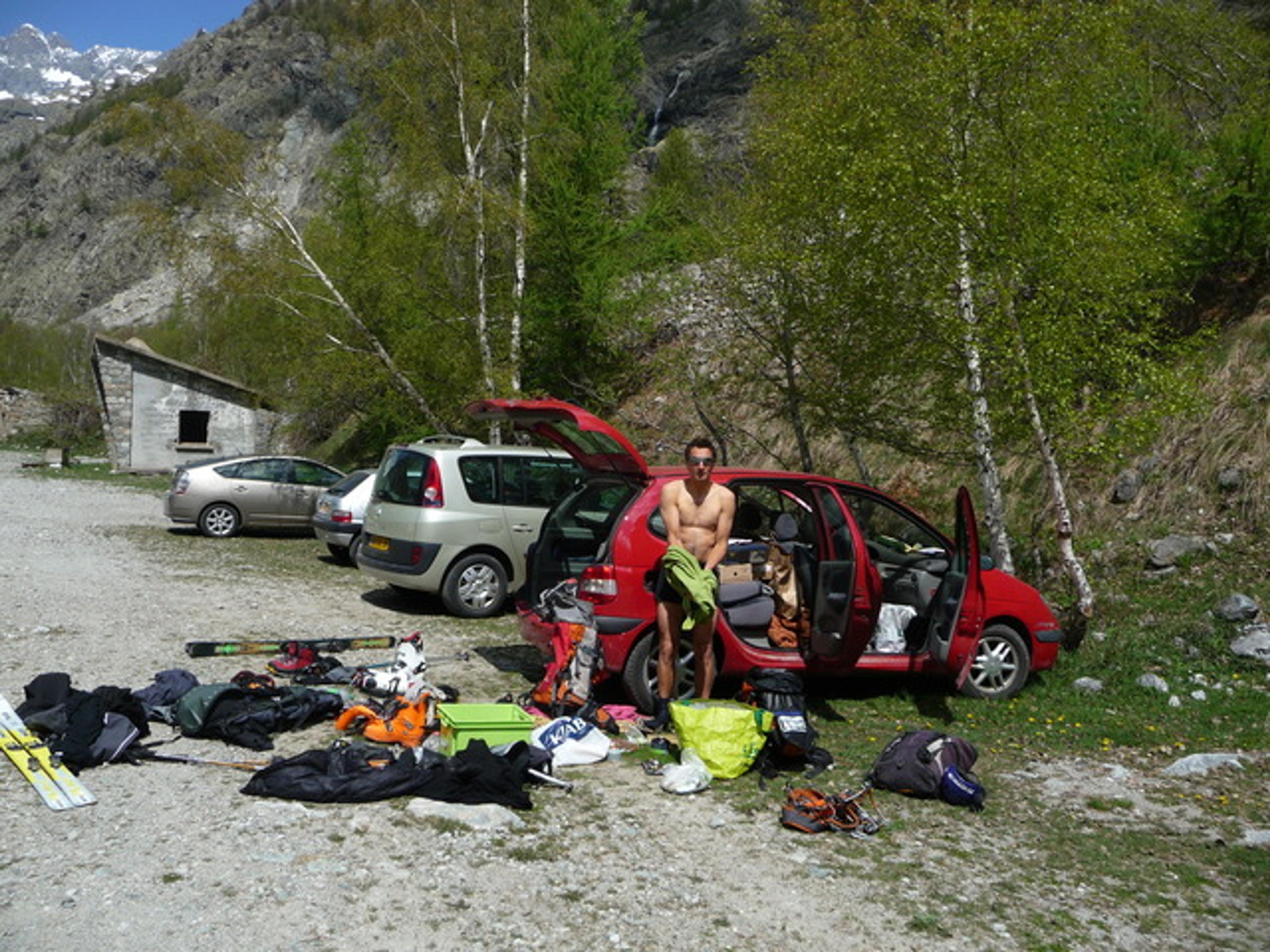 Sur le parking du vallon d'entre les Aygues
