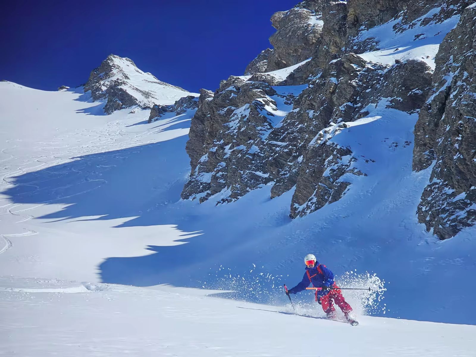 Tonio en telemark fait une razzia de poudreuse sous la Pointe Basse de Mary