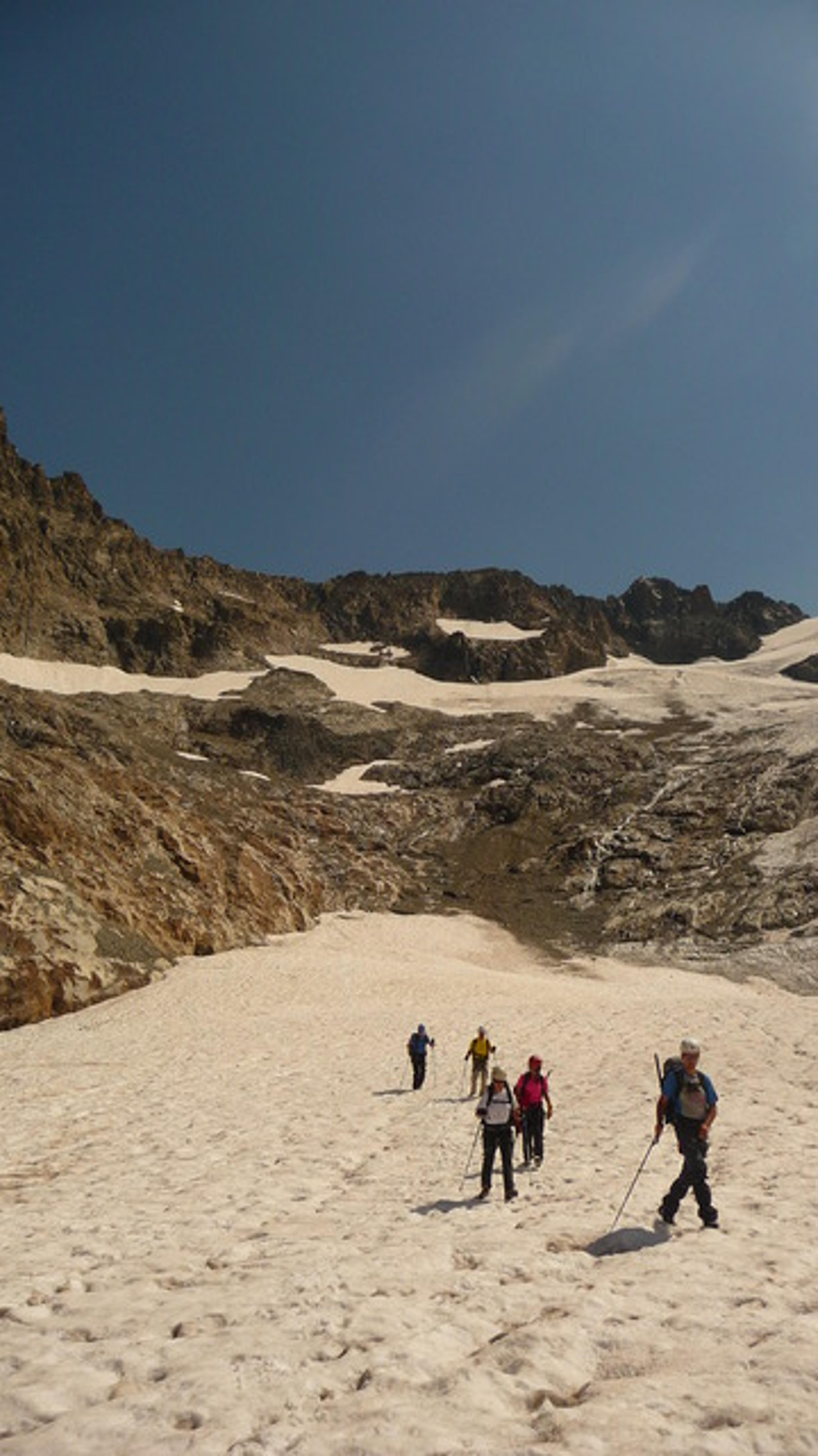 Tour des Ailefroides - Col du Sélé - Et enfin sur le glacier après avoir traversé le beau champ de caillou au dessus