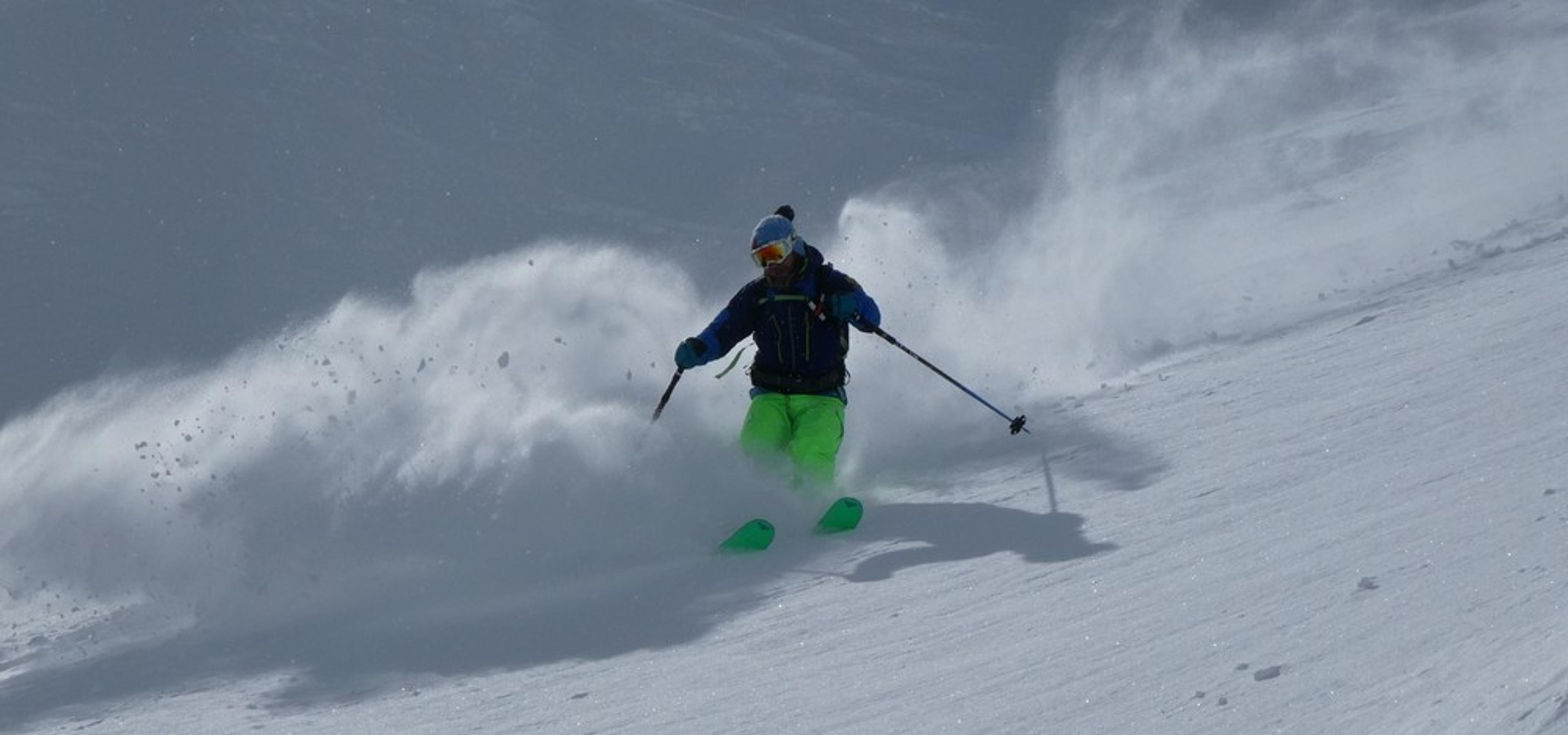 Couloir Pente raide - Baionnette - Geoffrey fait voler la poudre