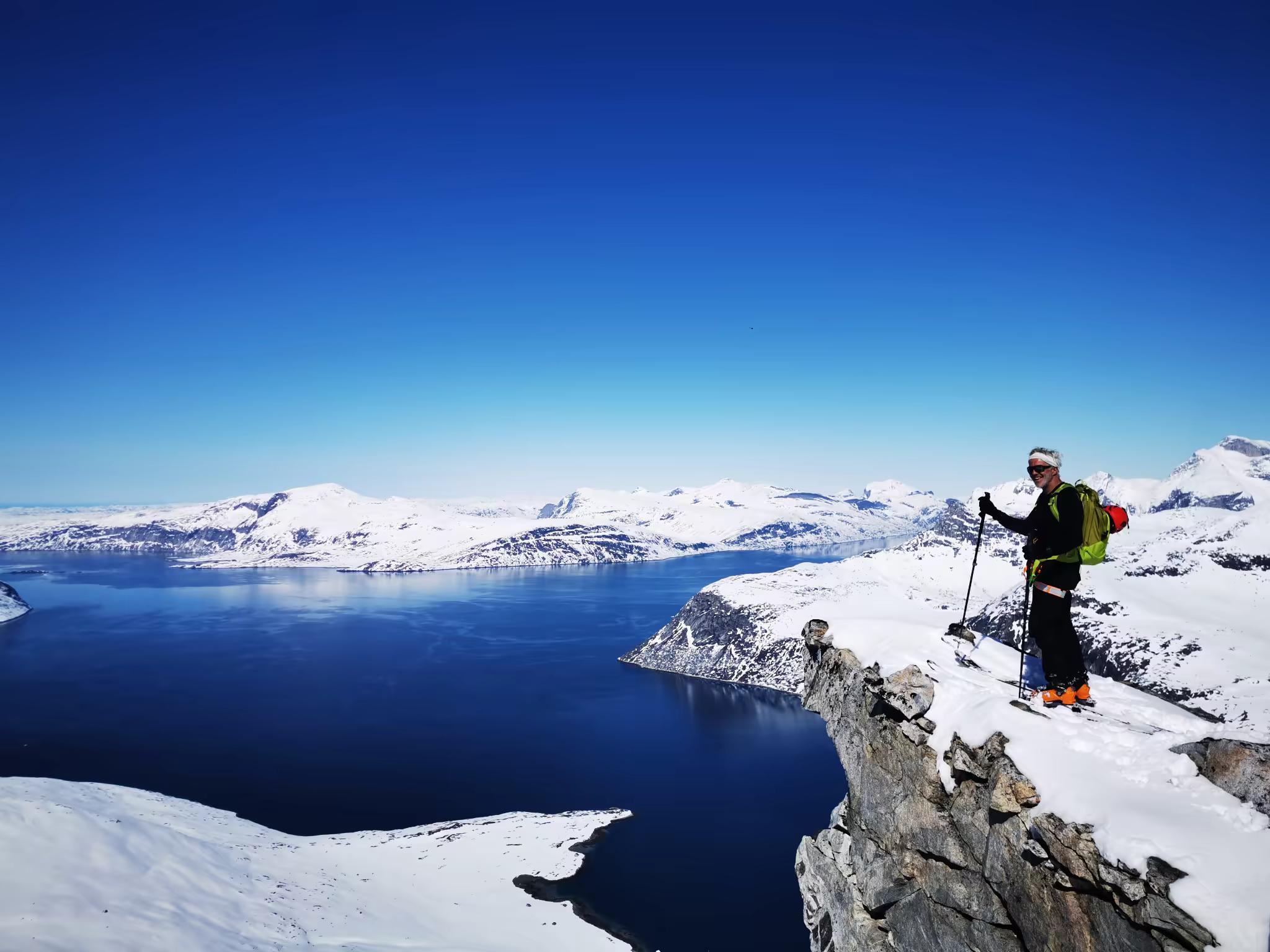 Sur un promontoire au dessus des fjords