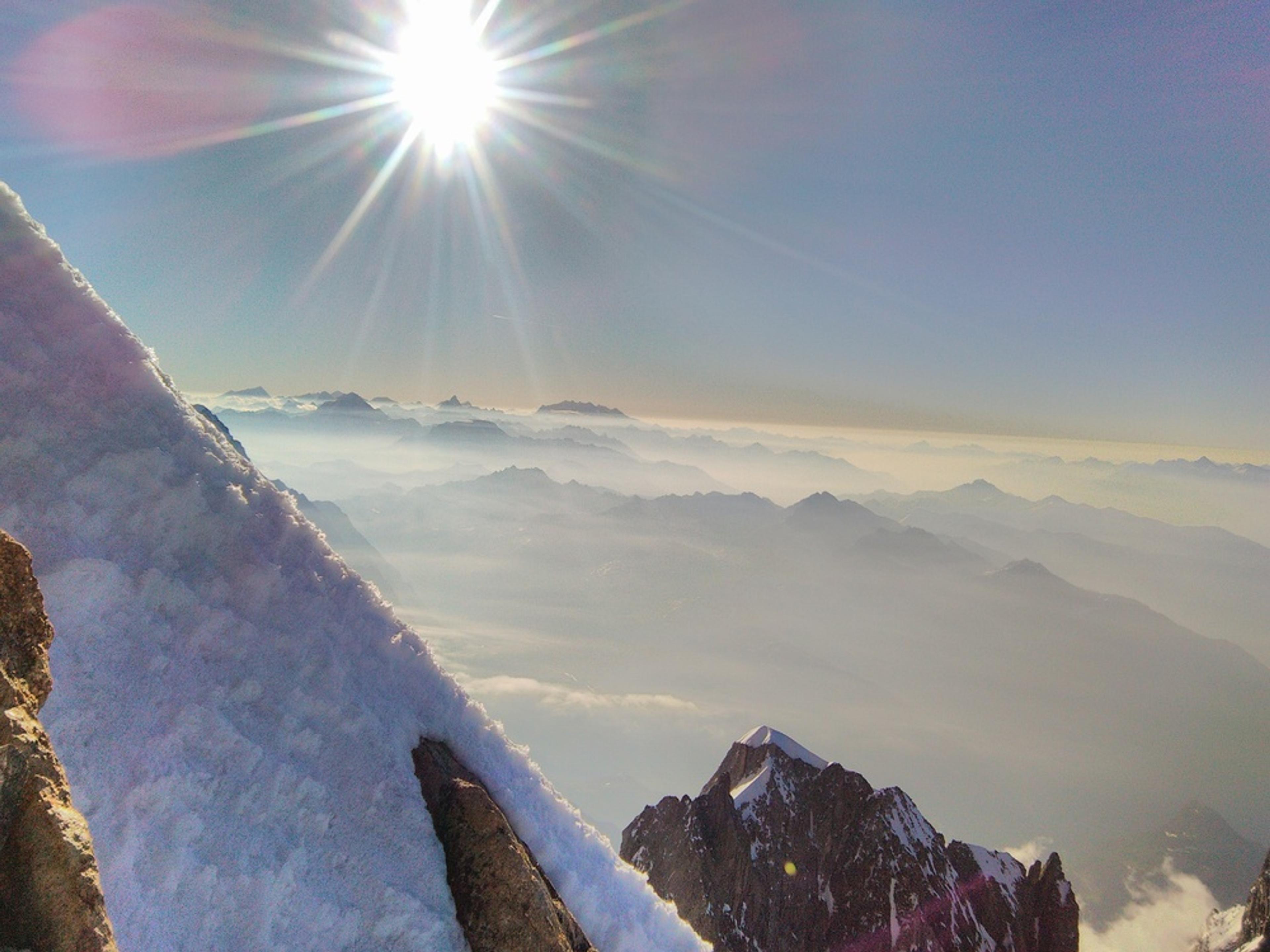 Mont-Blanc - Les sommets suisses emmergentMont-Blanc - Les sommets suisses emmergent
