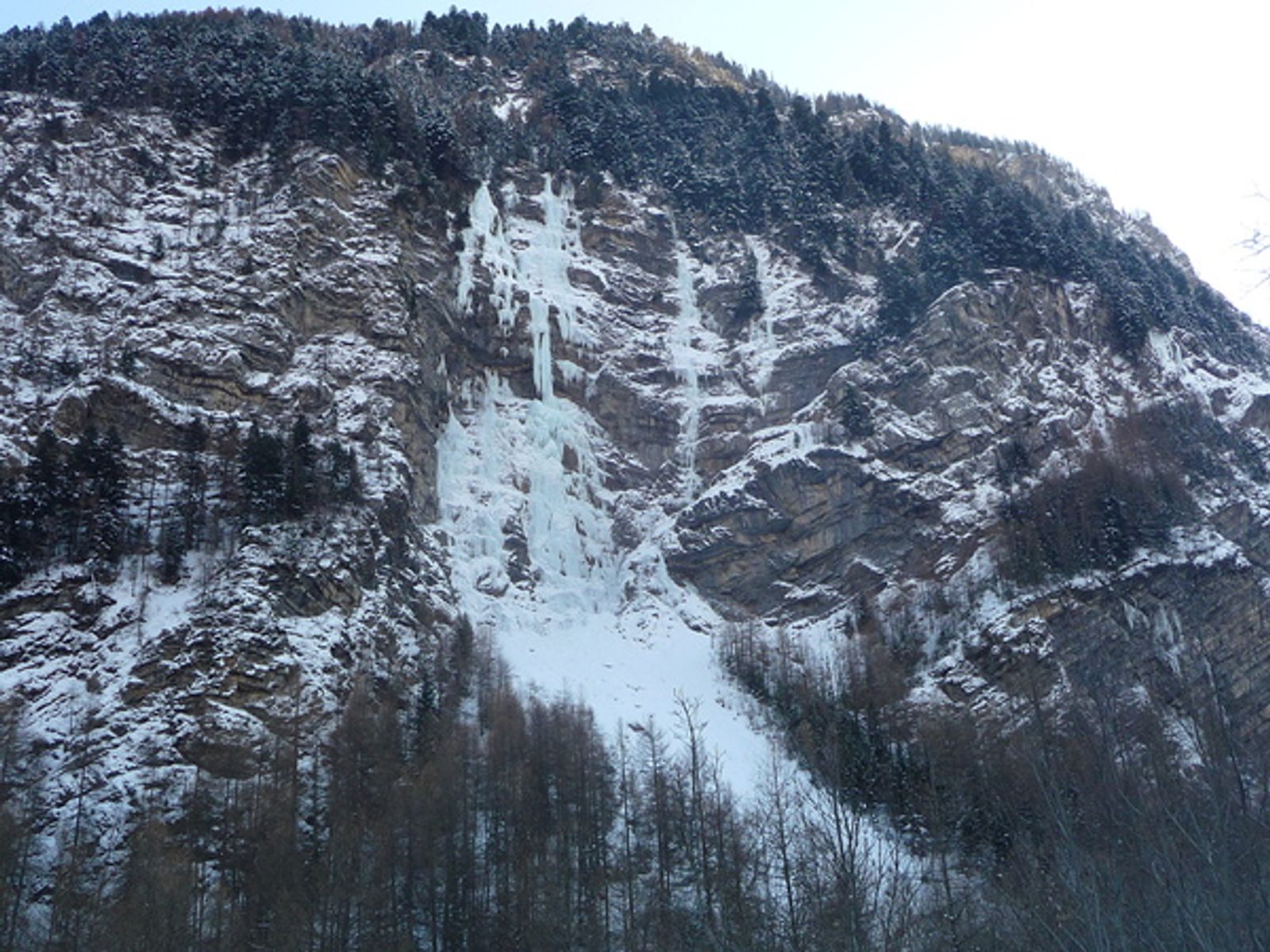 Cousin Hubert - La cascade vue du parking