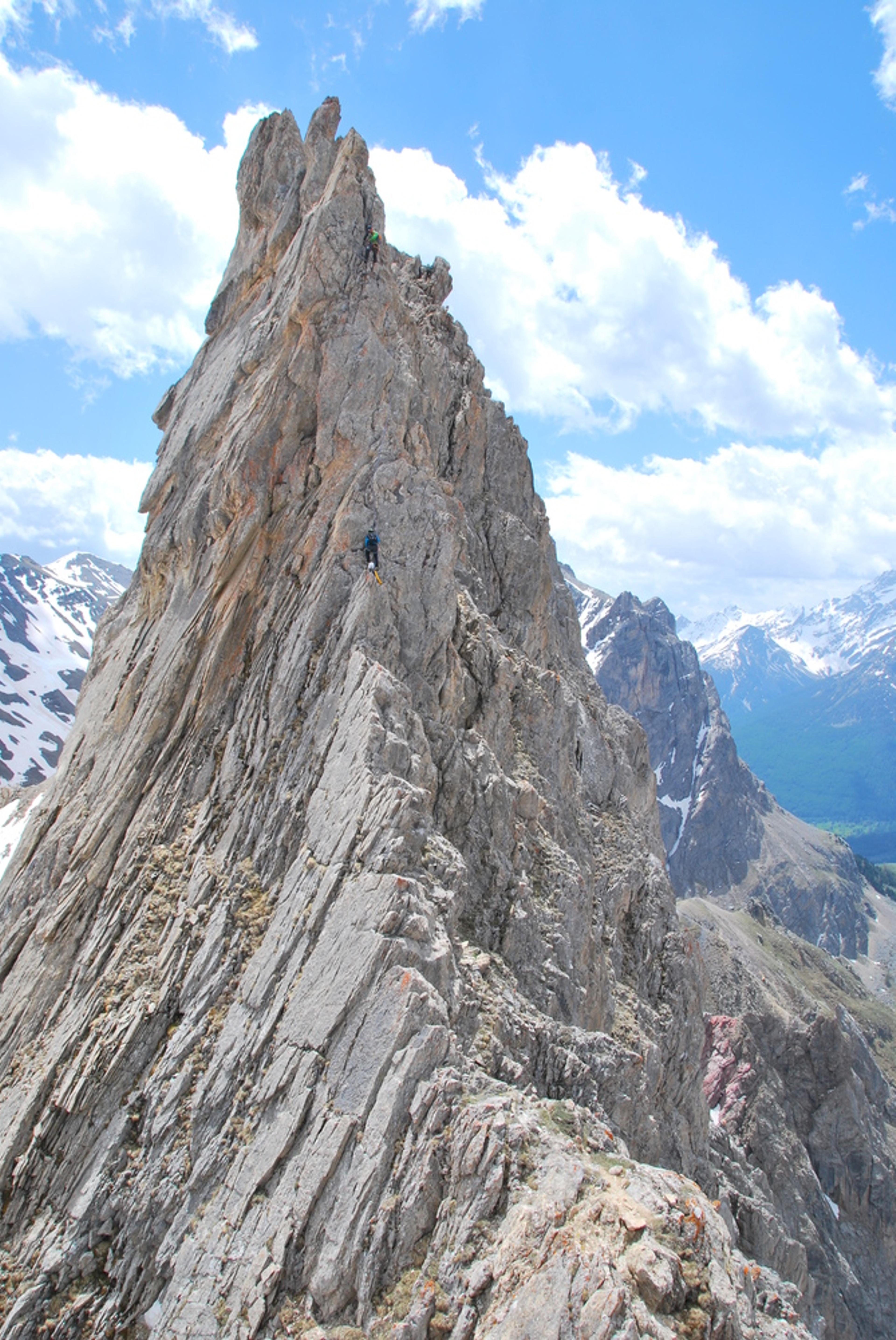Arête de la Bruyère - Une cordée devant nous