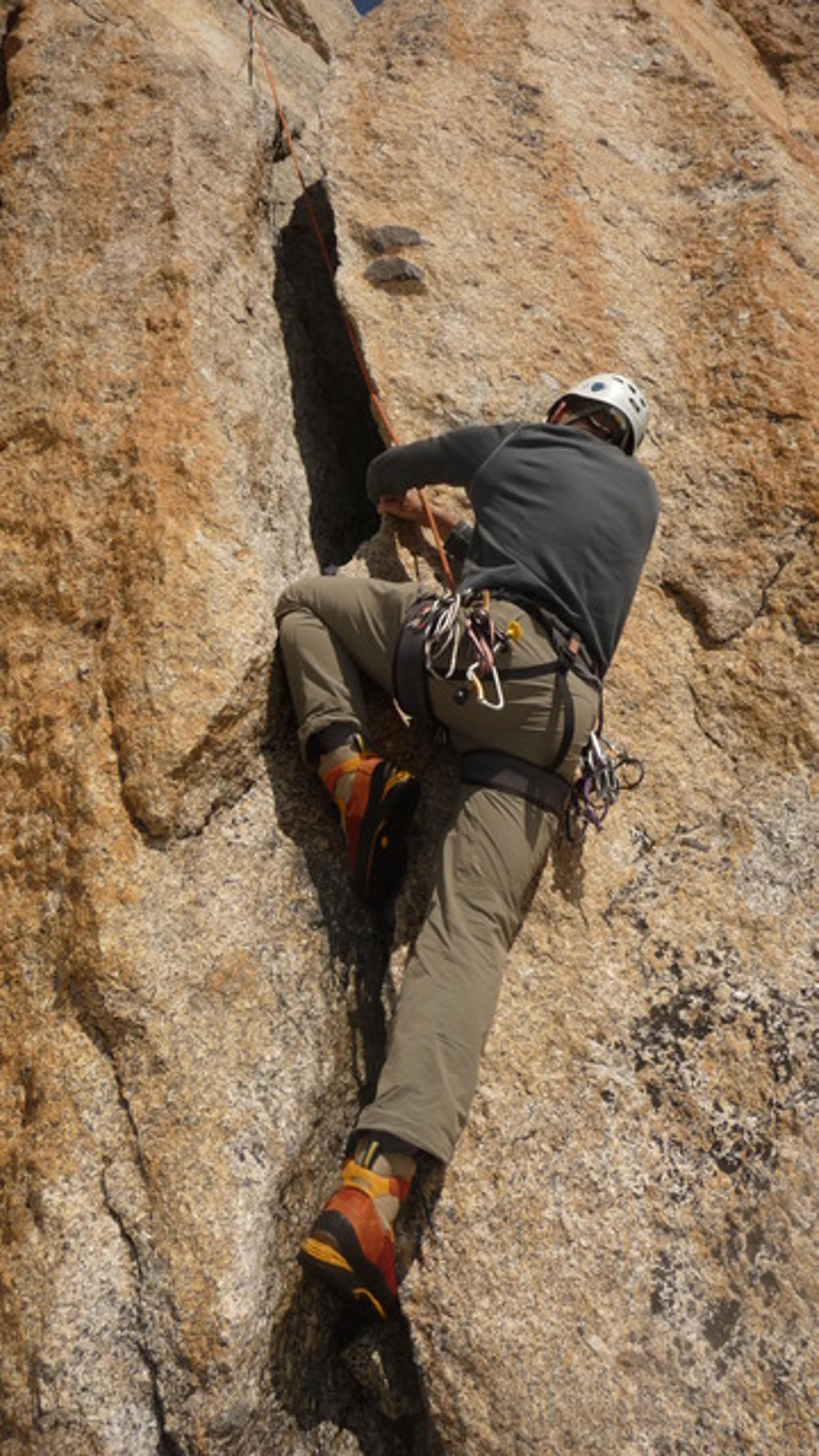 Manu dans la fissure Javelle