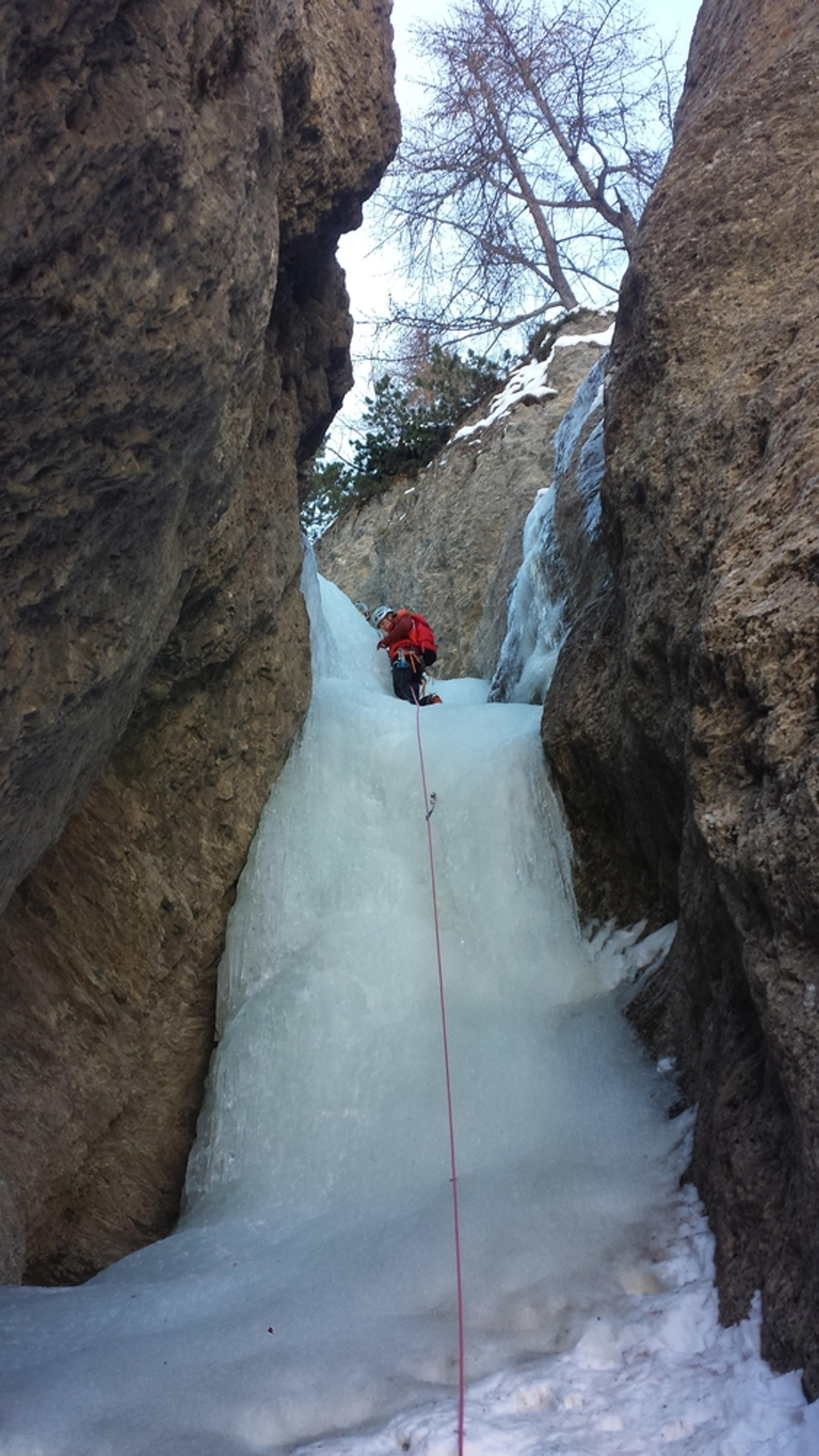 Cascade glace Ceillac - Easy rider - Julien dans la deuxième longueur d'Easy rider