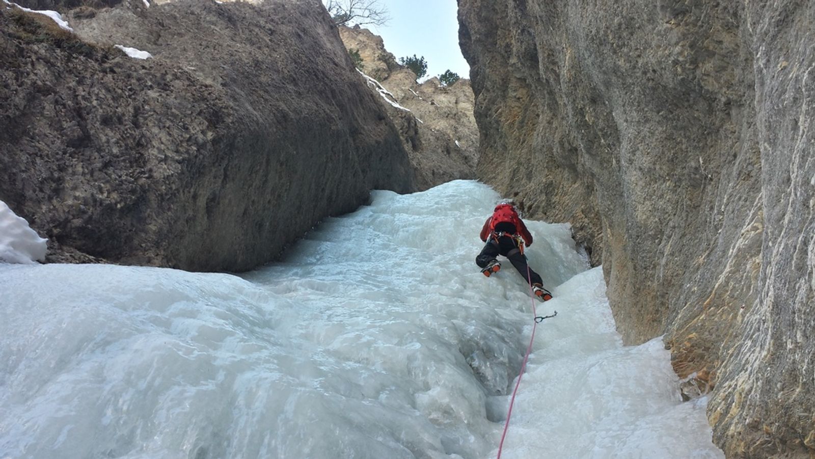 Cascade glace Ceillac - Easy rider - Julien dans la première longueur d'Easy rider