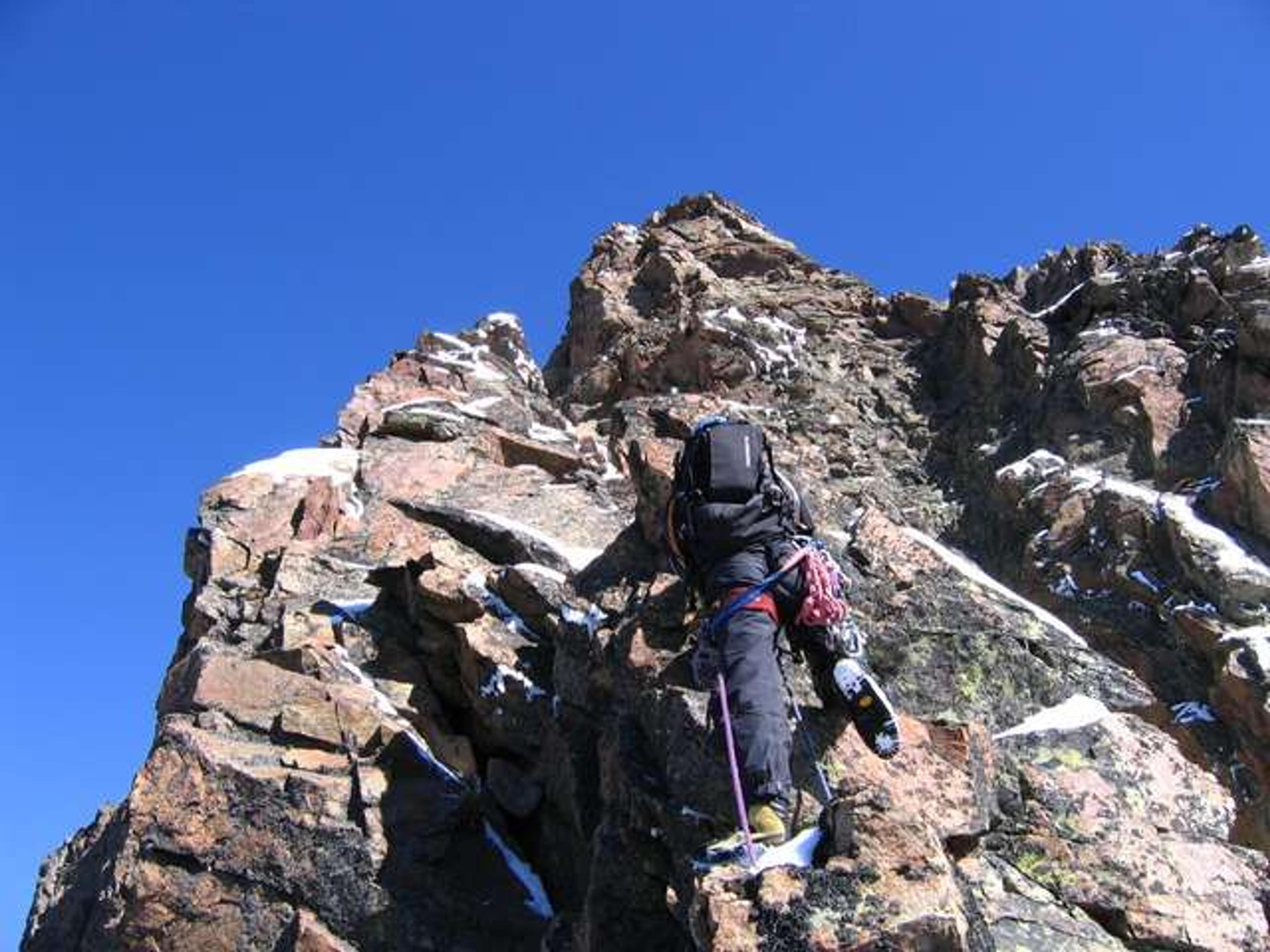 Nico dans une belle section de grimpe