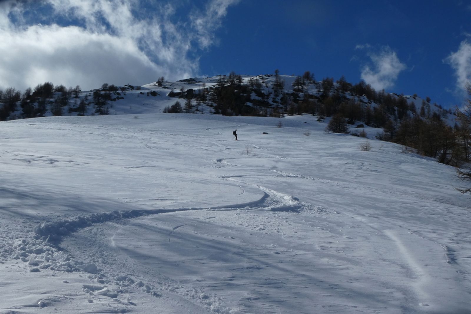 De très belles traces dans la poudreuse à la Tête des Raisins lors de cette initiation au ski de randonnée