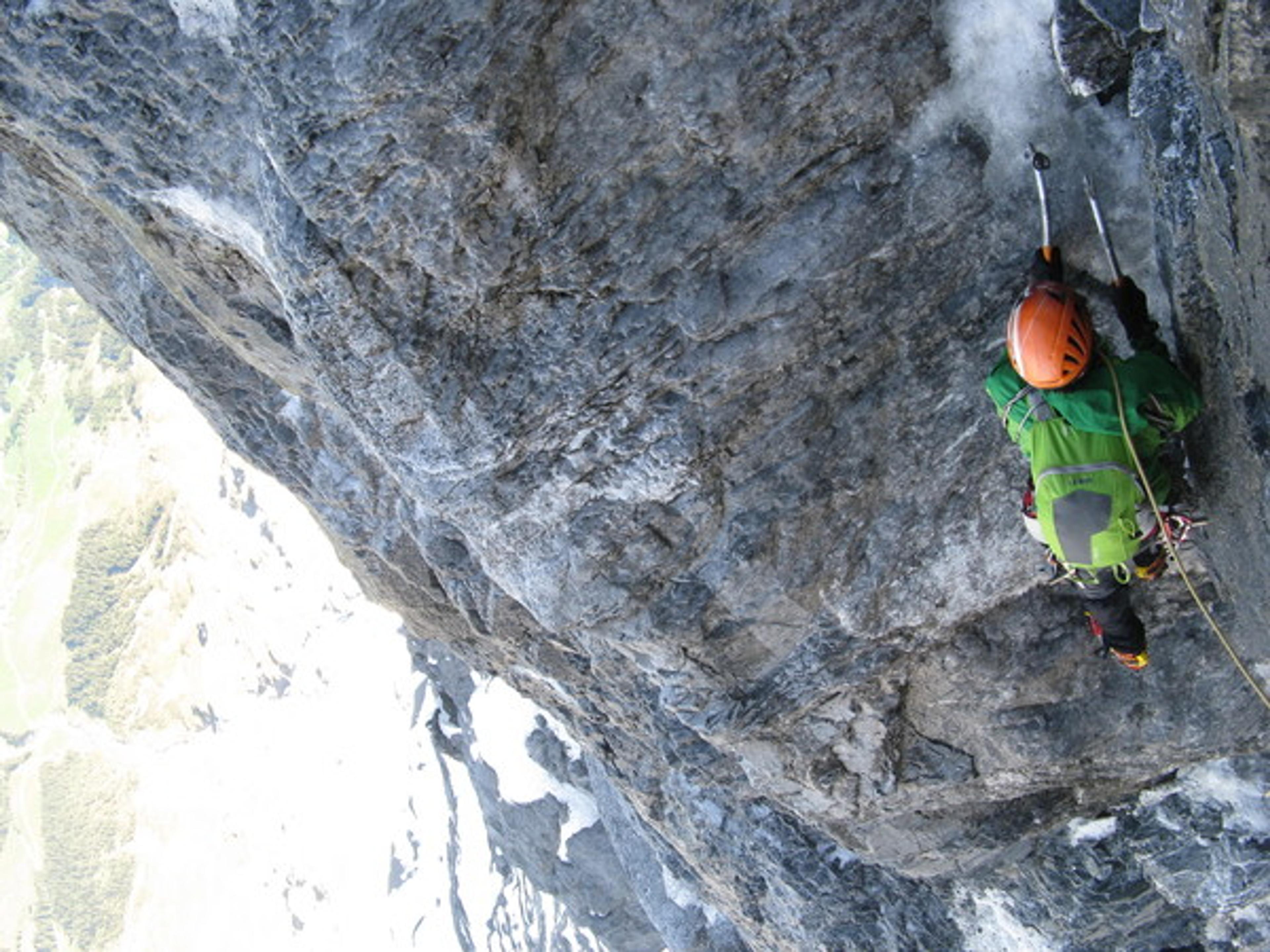 Eiger - Voie Heckmair - Un passage qui grimpe dans la rampe