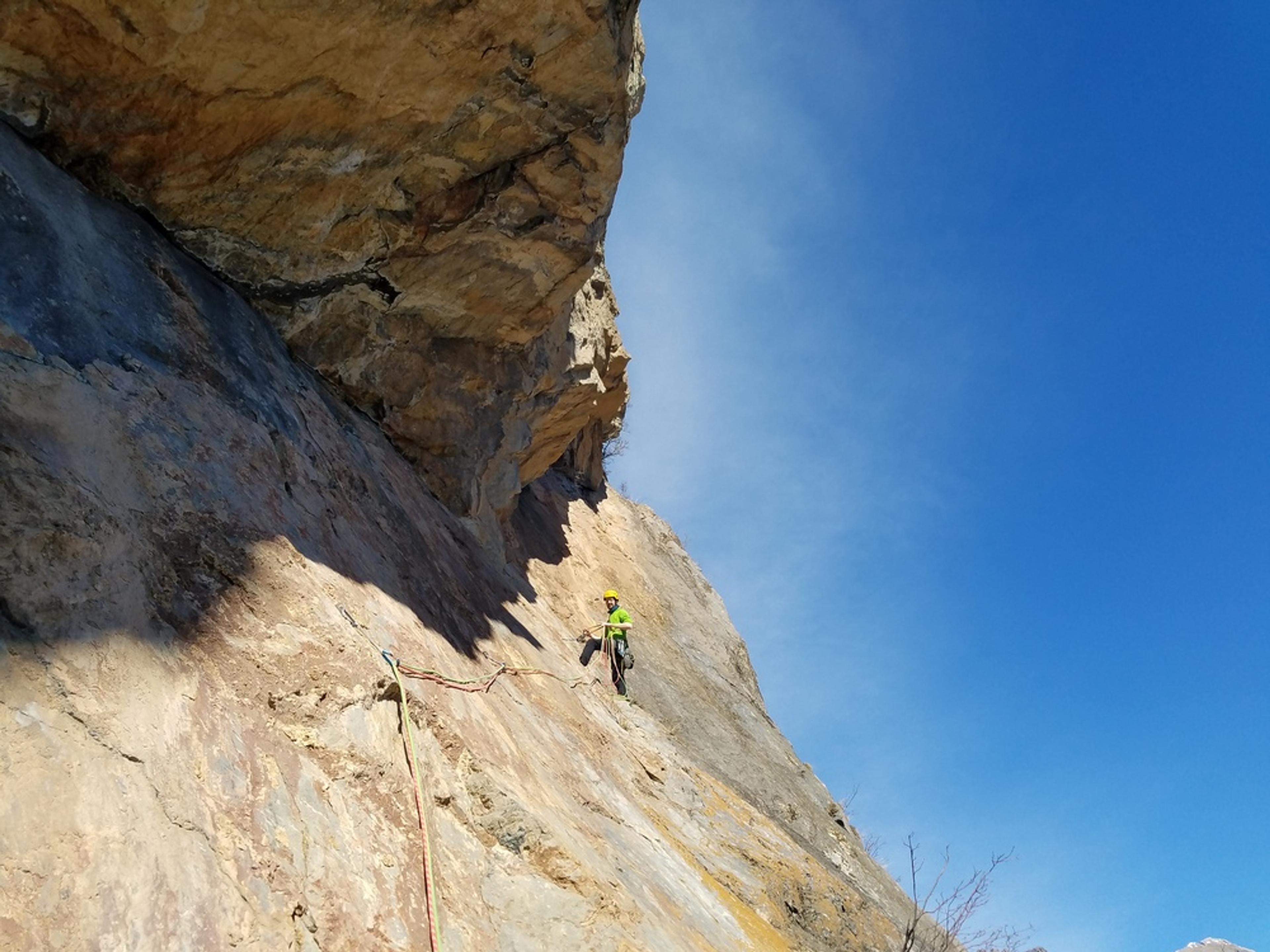 Escalade Grande voie - Champcella - La rampe de la Rama, Guillaume à l'oeuvre