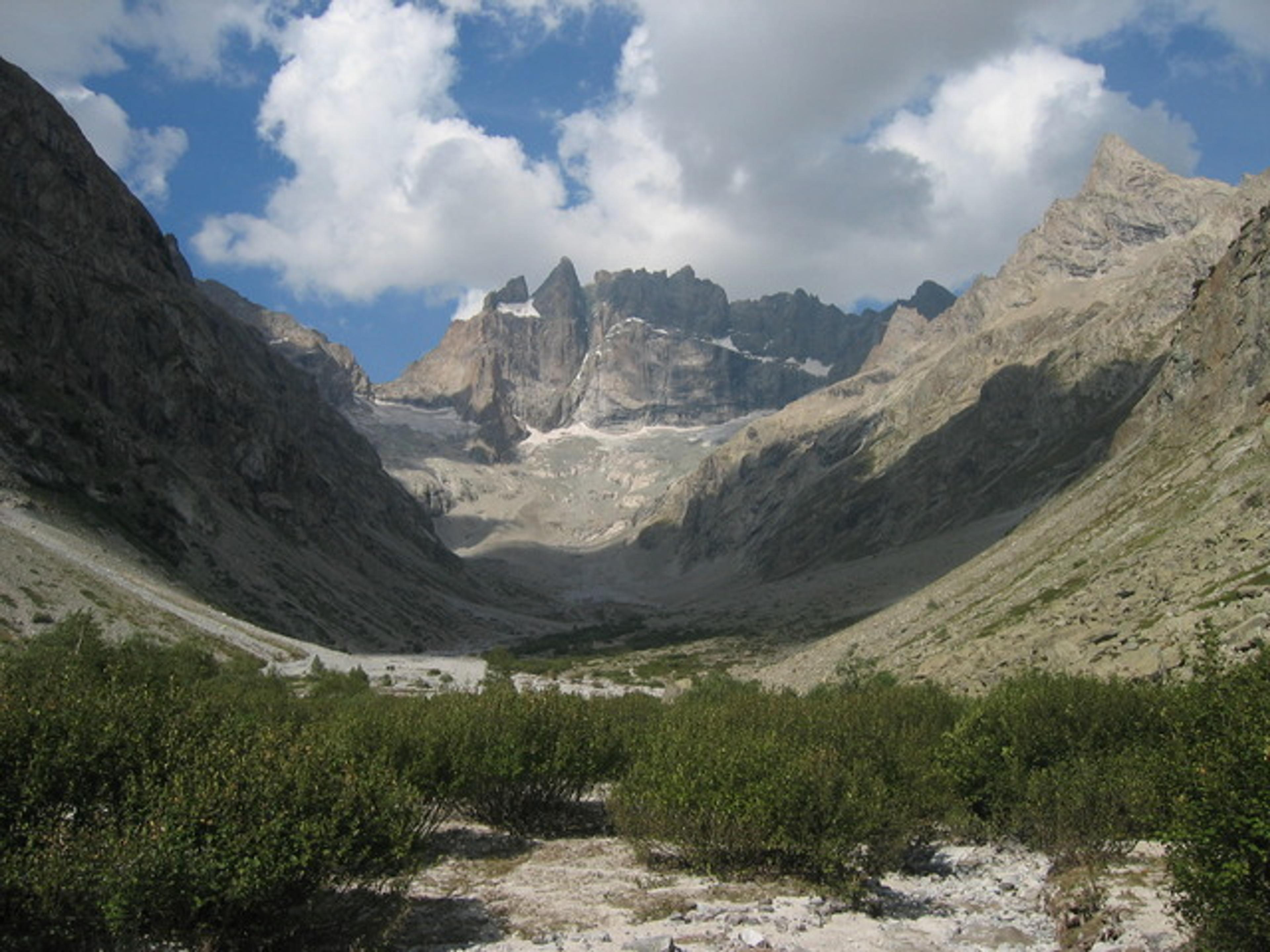 La Meije au fond du vallon des Etançons