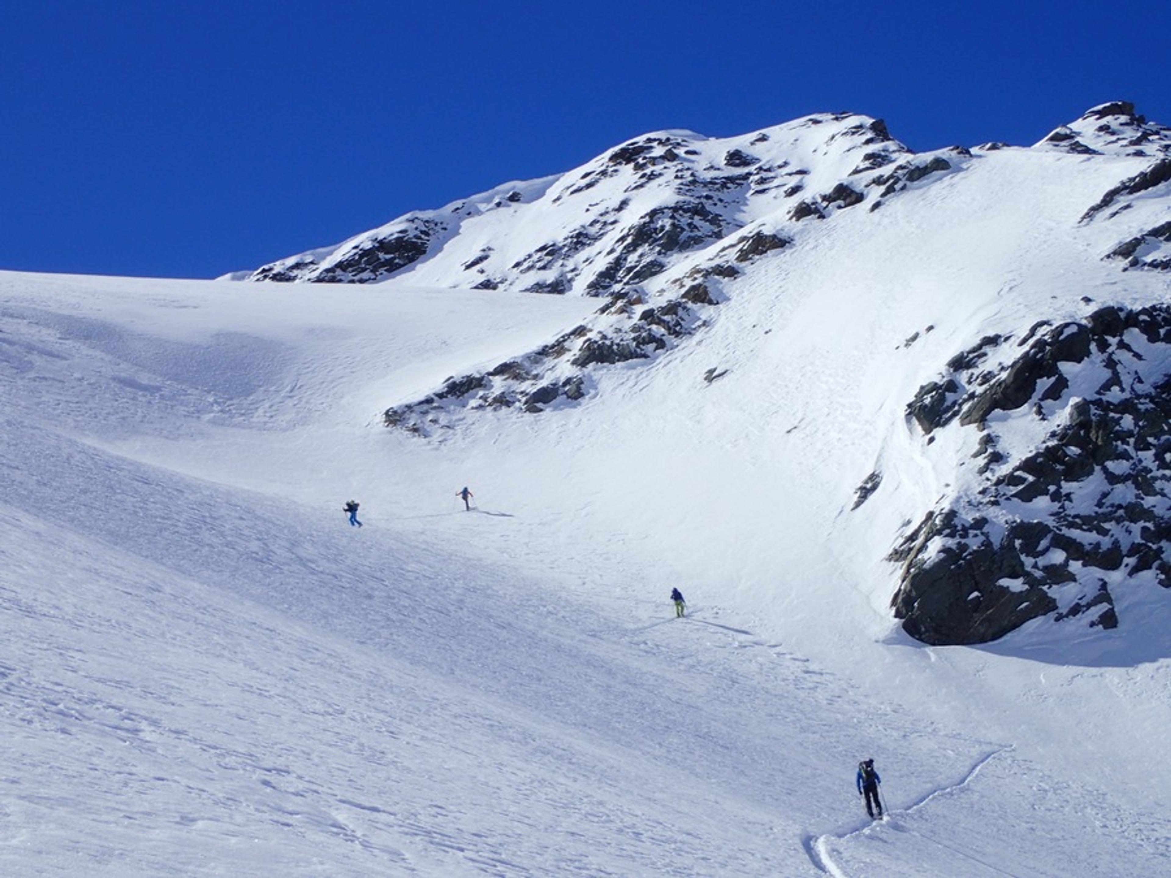 Montée et distances de sécurité dans la combe