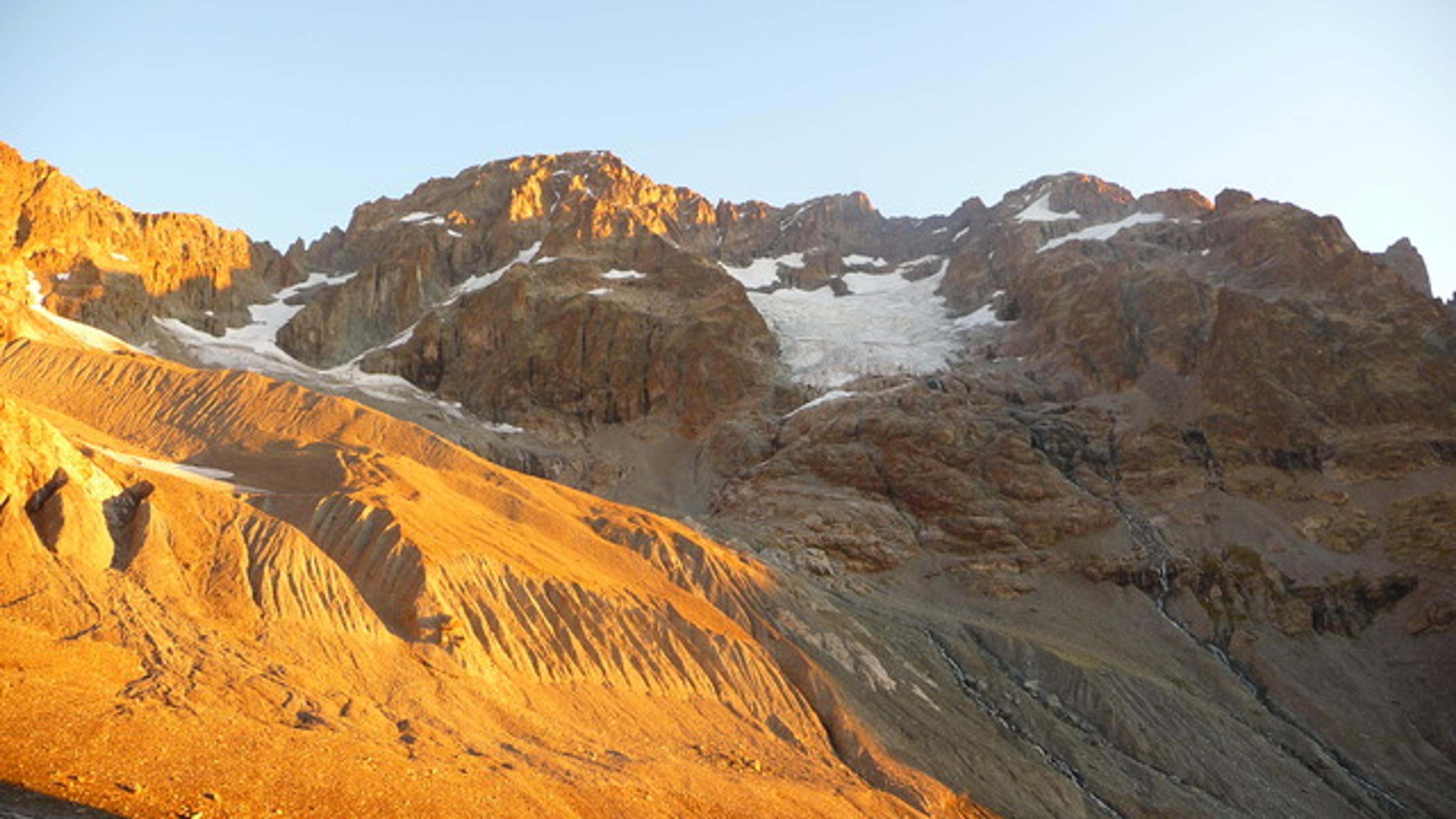 Tour des Ailefroides - Col du Sélé - Notre star, l'Ailefroide, s'illumine