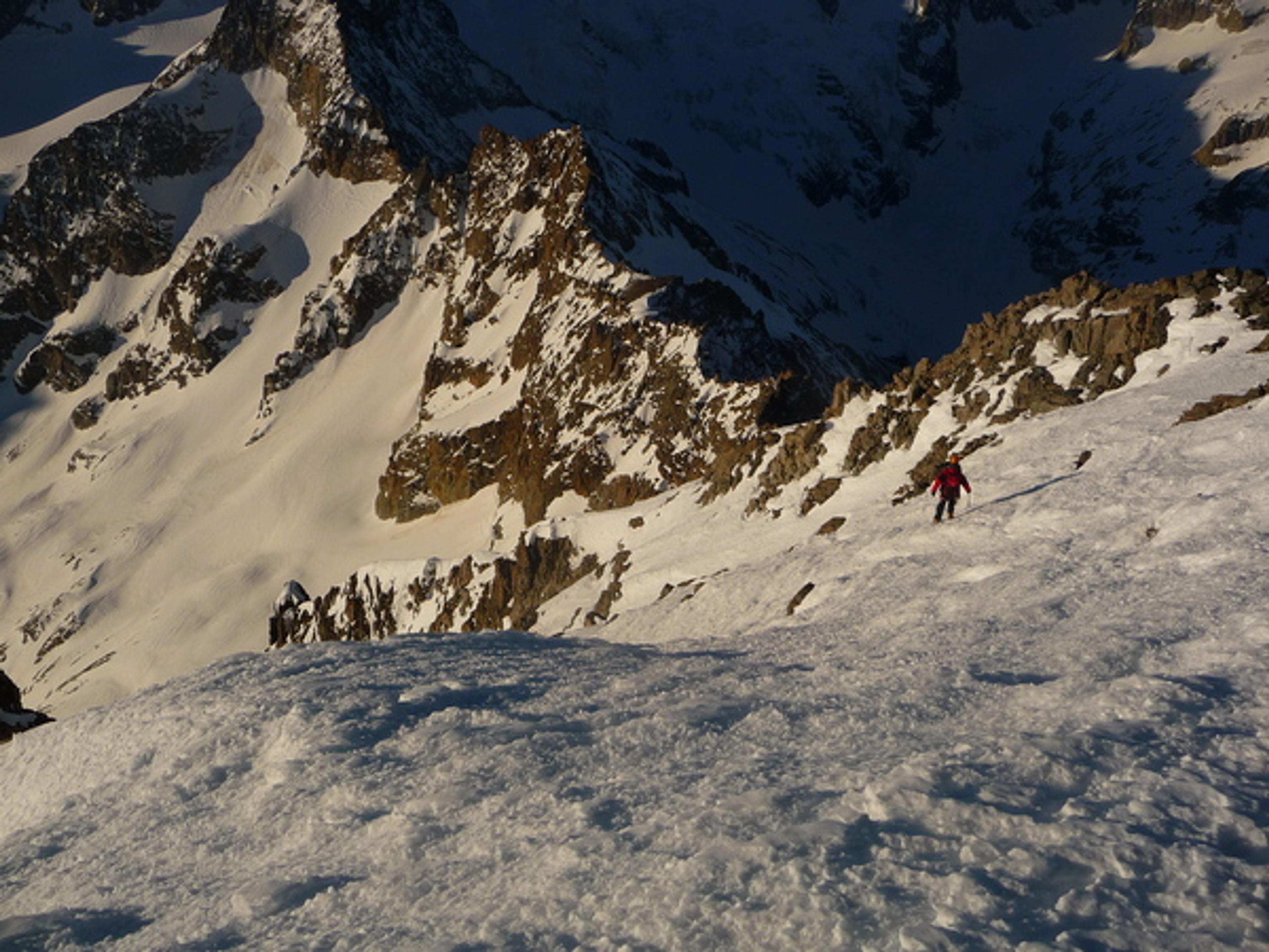 Traversée des ailefroides et retour - Descente dré dans le pentu