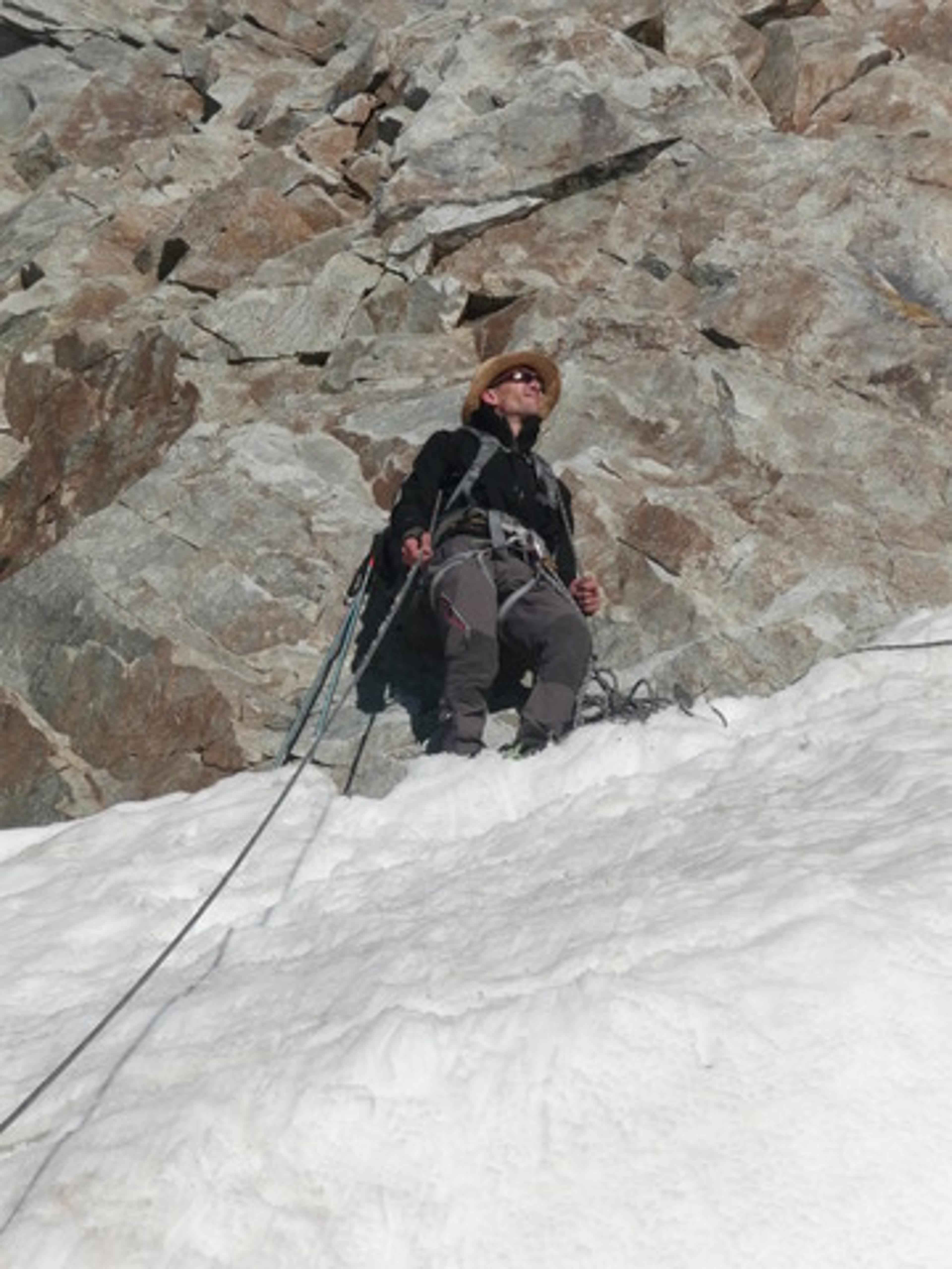 Raph assure à la rimaye de la brêche de la Meije