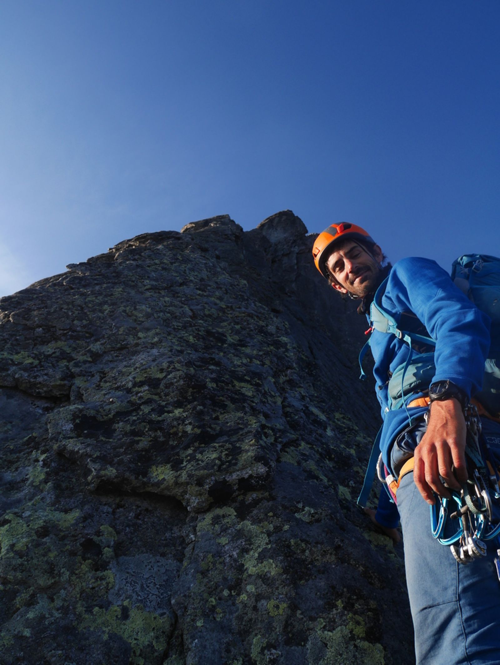 Arête nord Piz Badile - Une arête pas tout à fait horizontale