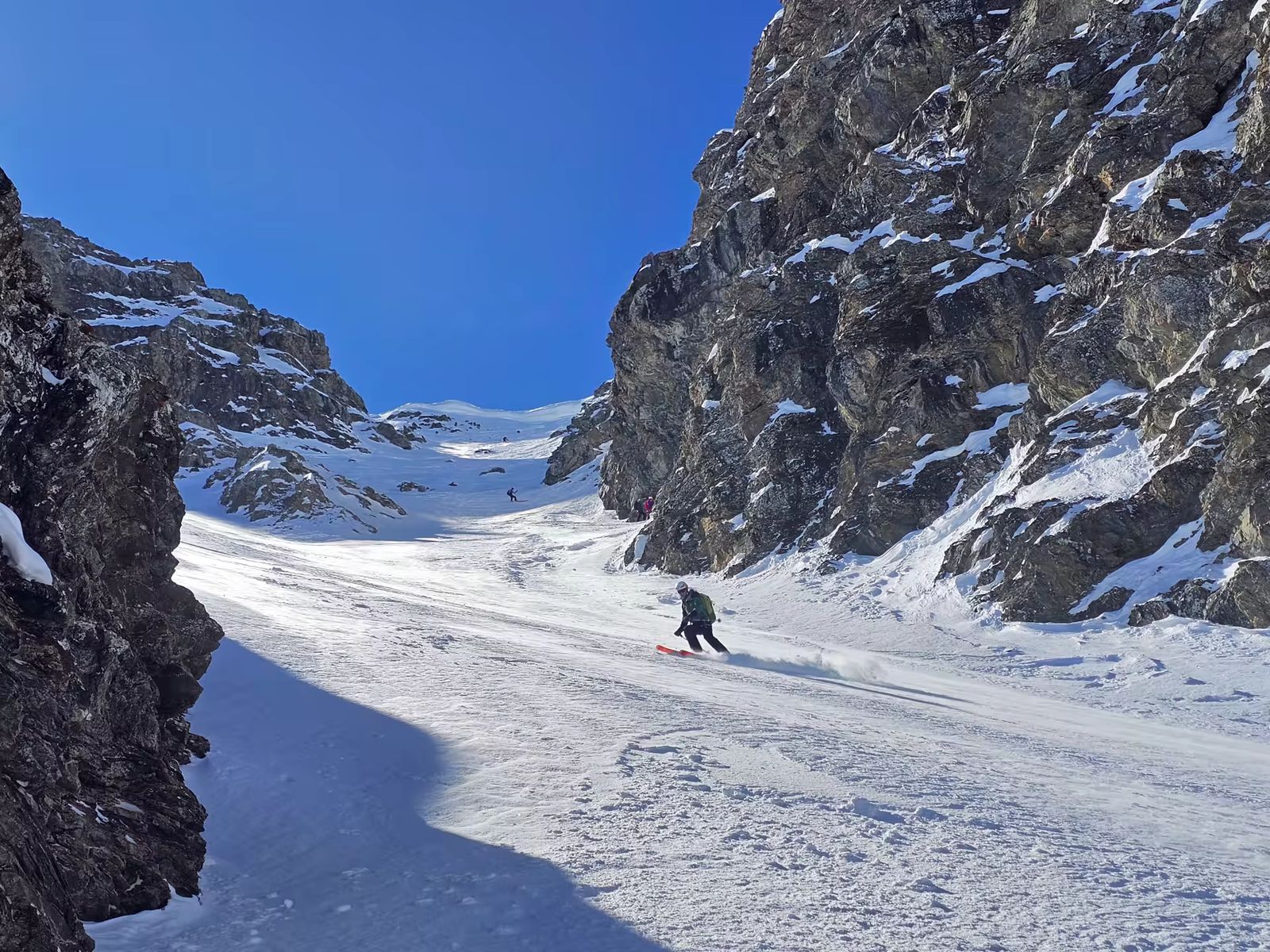 Skieur dans le ravin des Beaumes