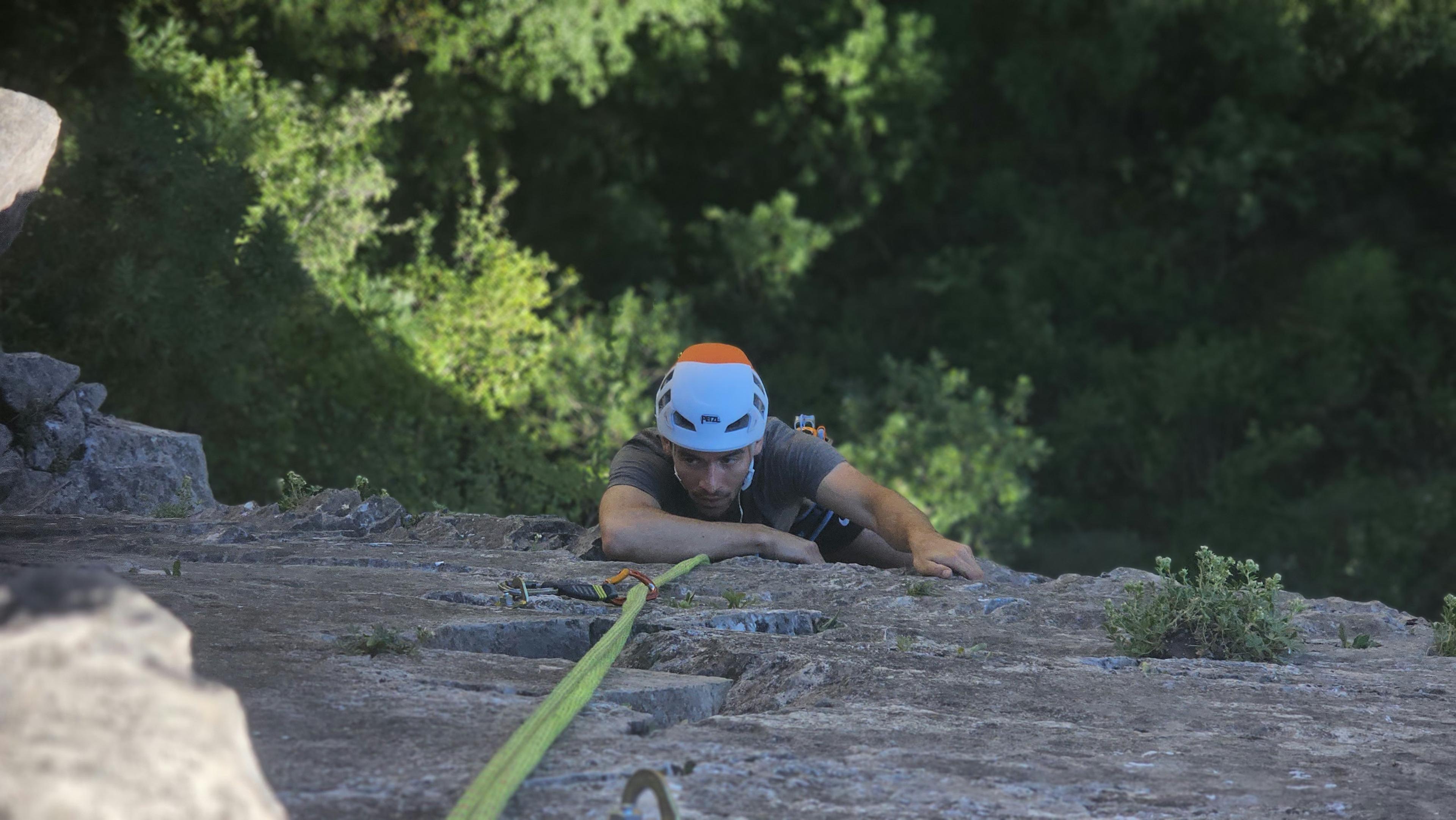 En pleine action dans la 3ème longueur de Gorges profonde