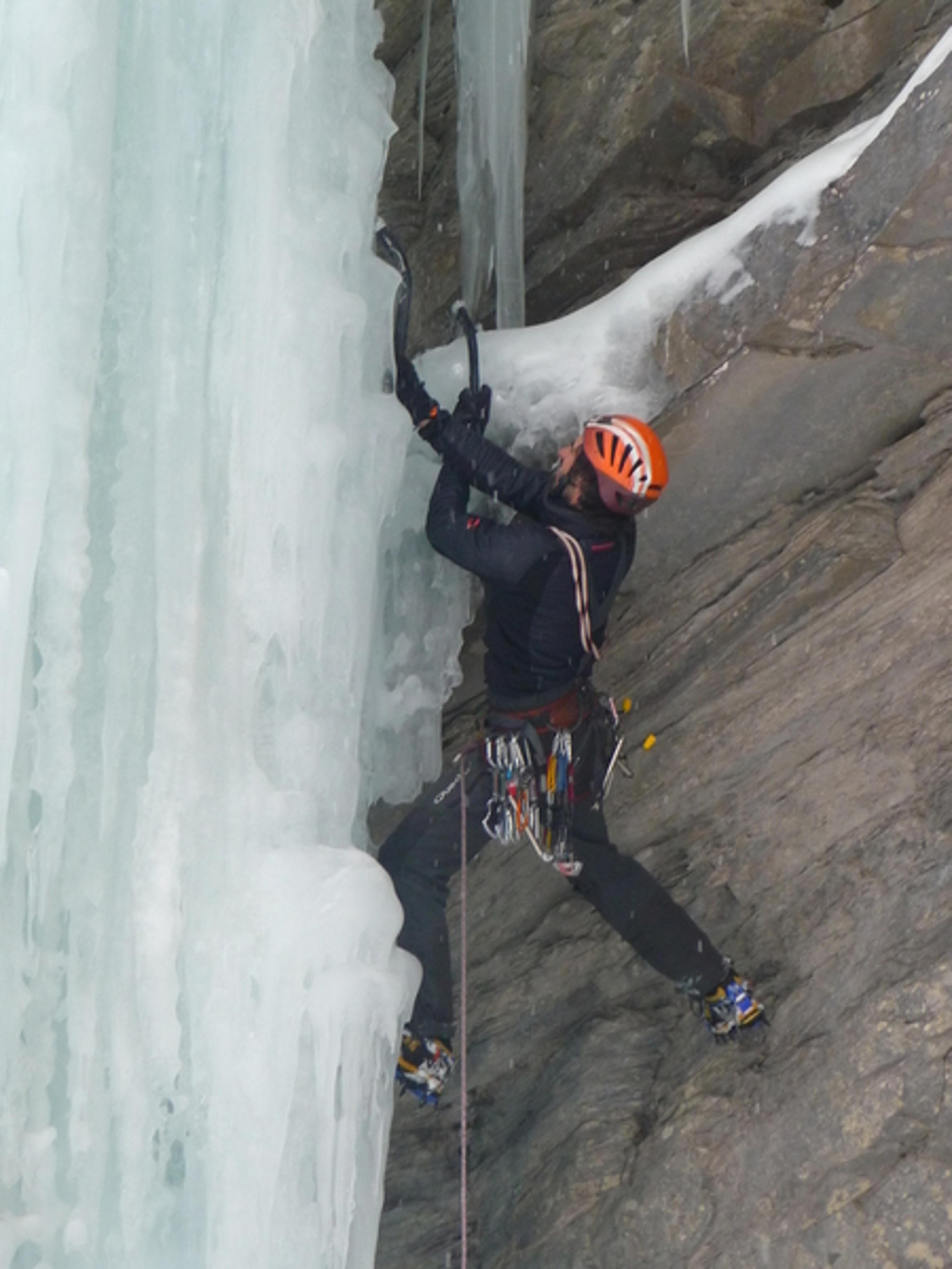 Cascade de glace à Crévoux - Réta acrobatique