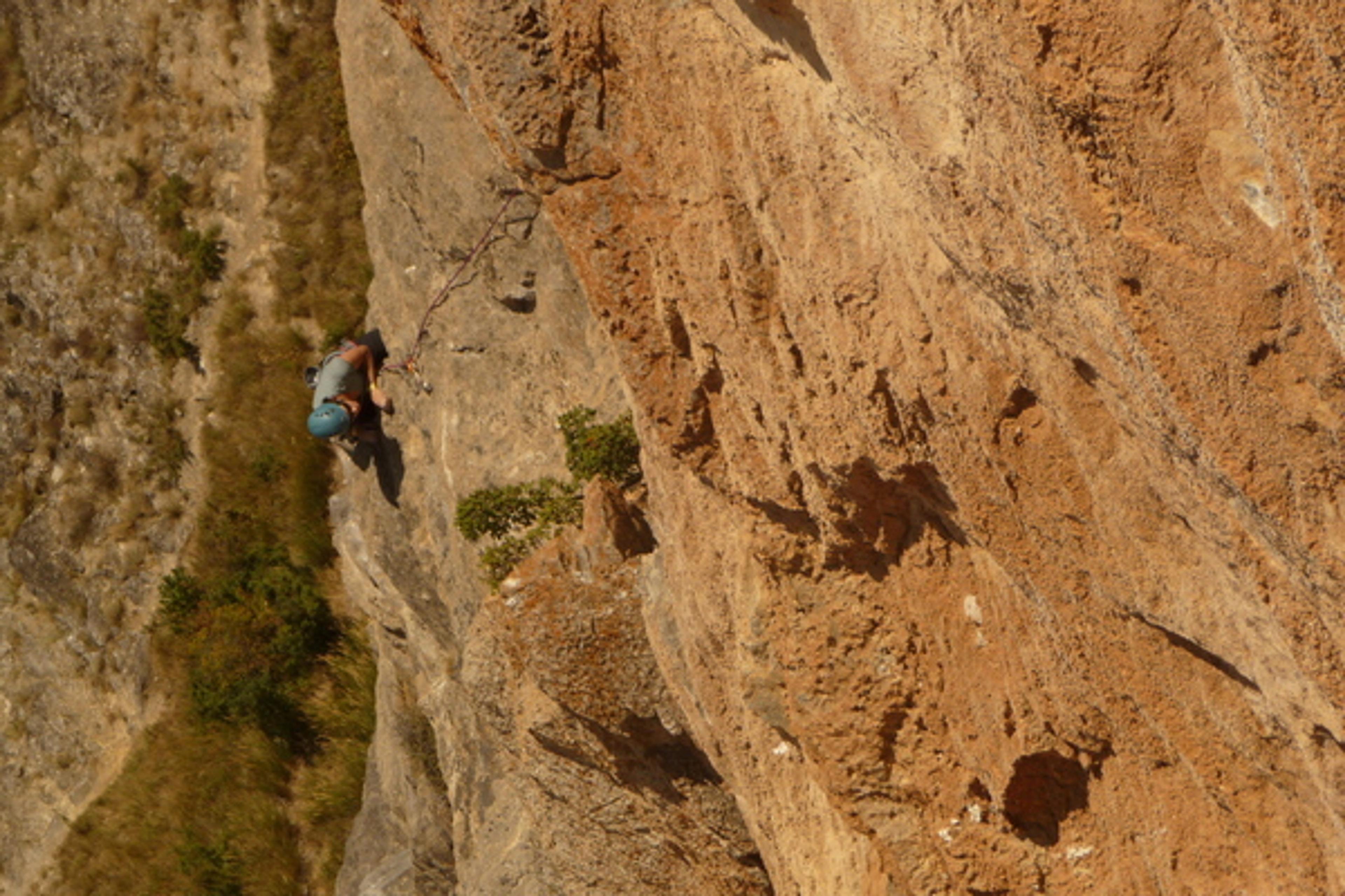 Ponteil - le Surplomb jaune - Et hop, une longueur de 50m, splendide!