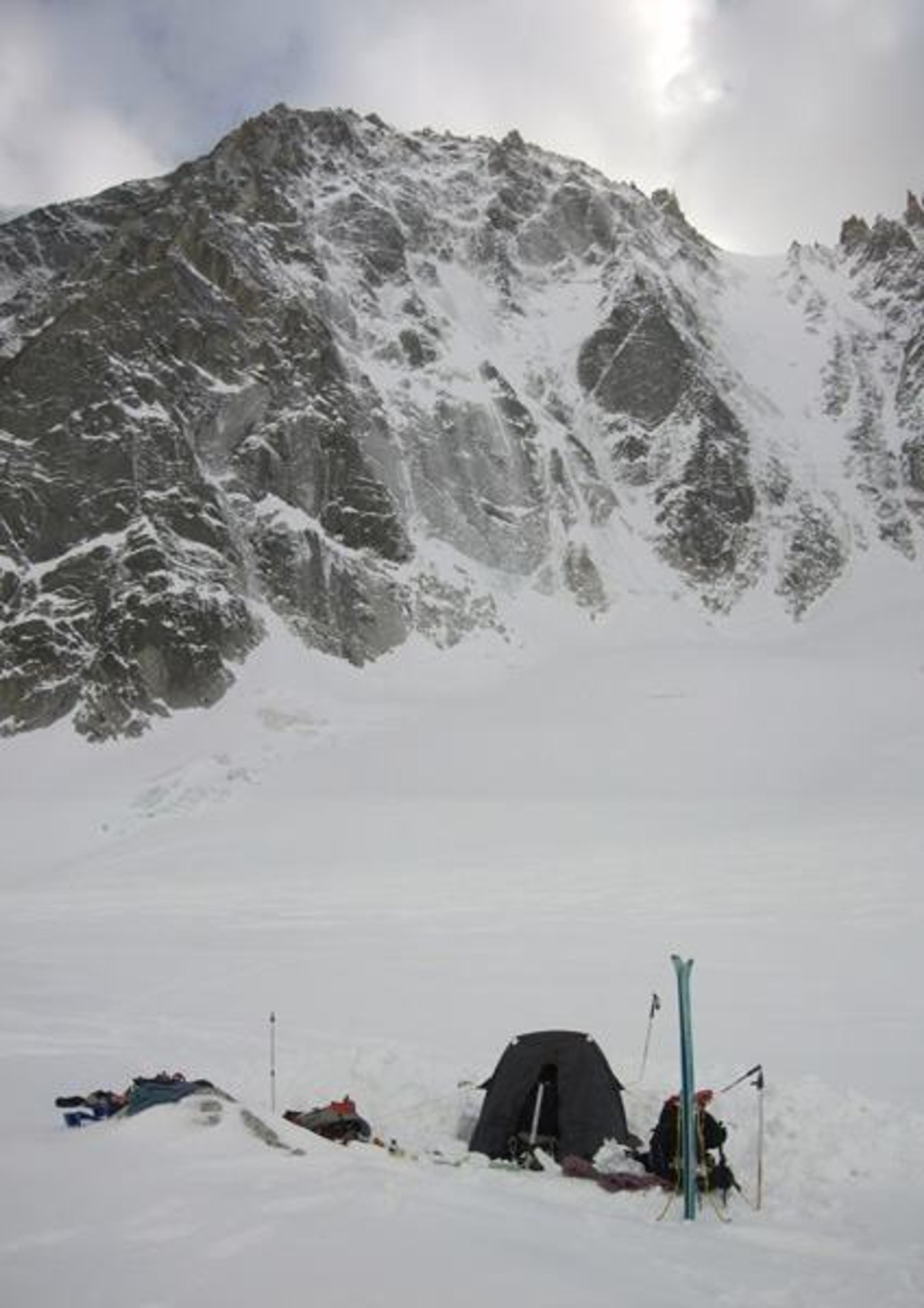 Bivouac au pied de la face Nord des Droites