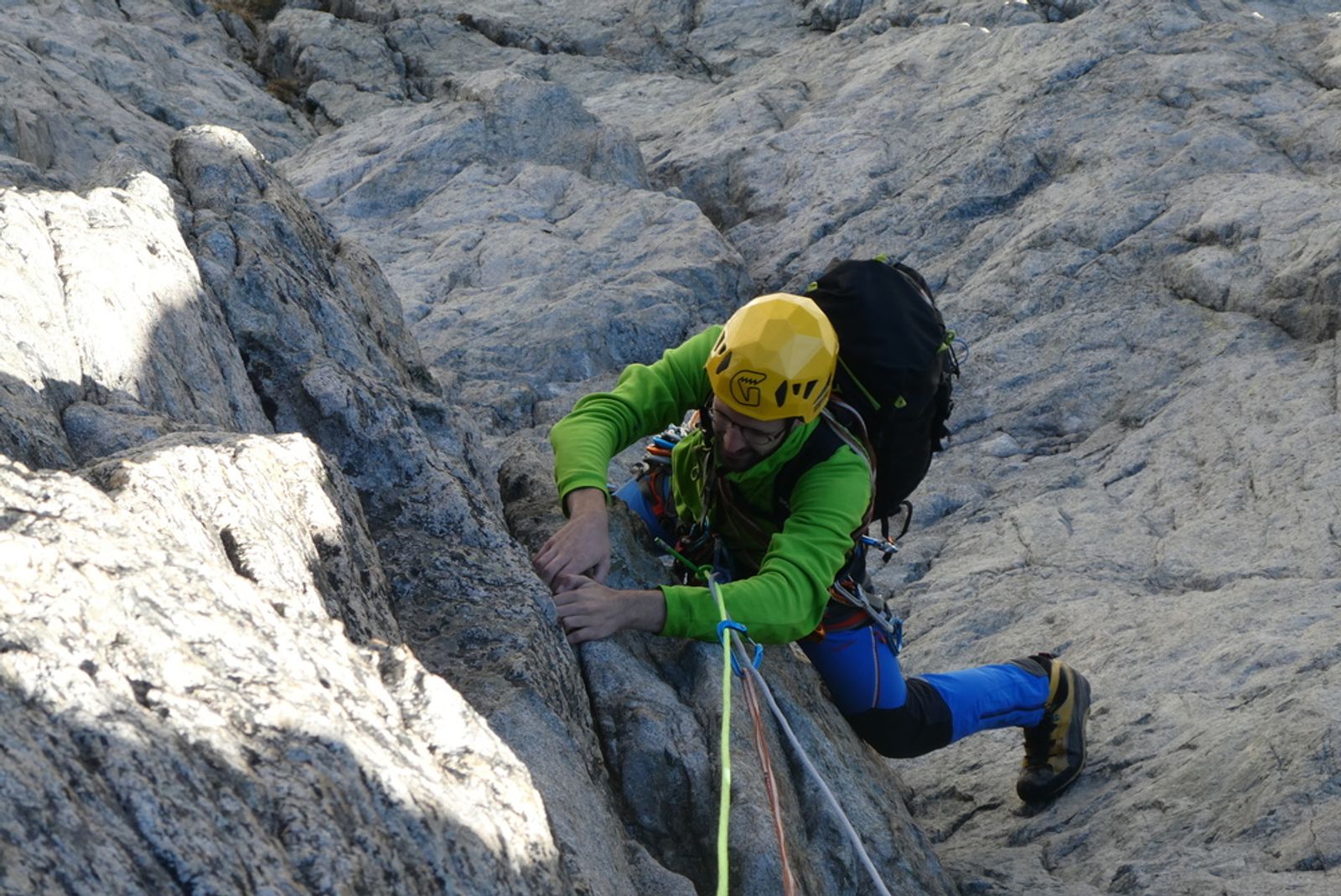 Guillaume dans la deuxième longueur du Pilier Candau à la Gandolière