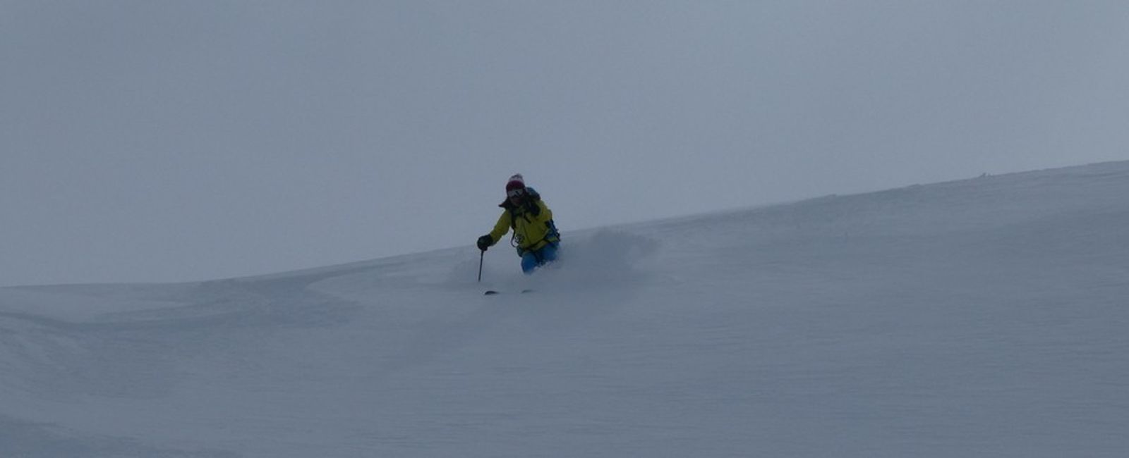Steep Slope Corridor - Combe du Vel - Riding the Powder