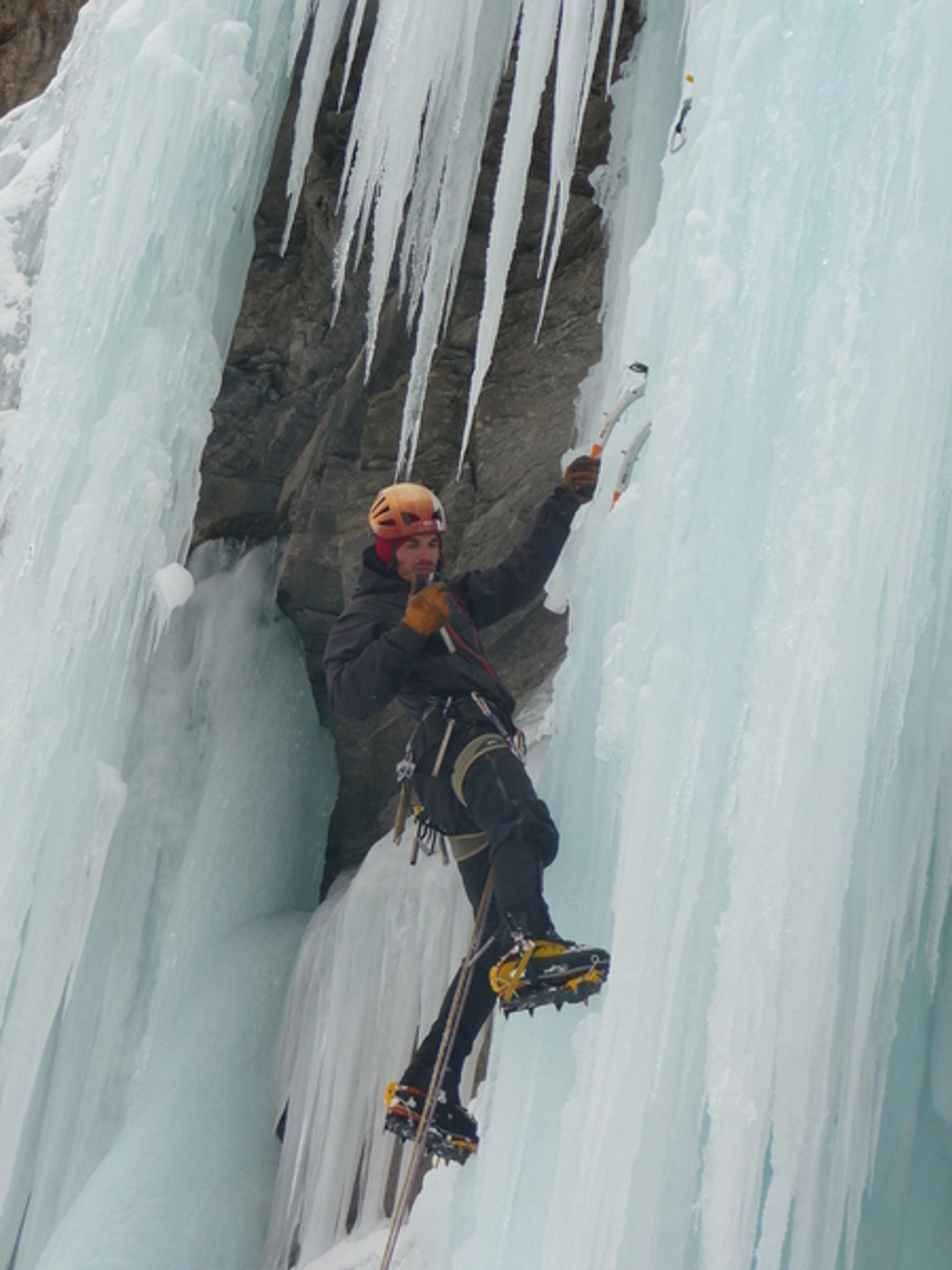 Cascade de glace à Crévoux - Les joies du brochage
