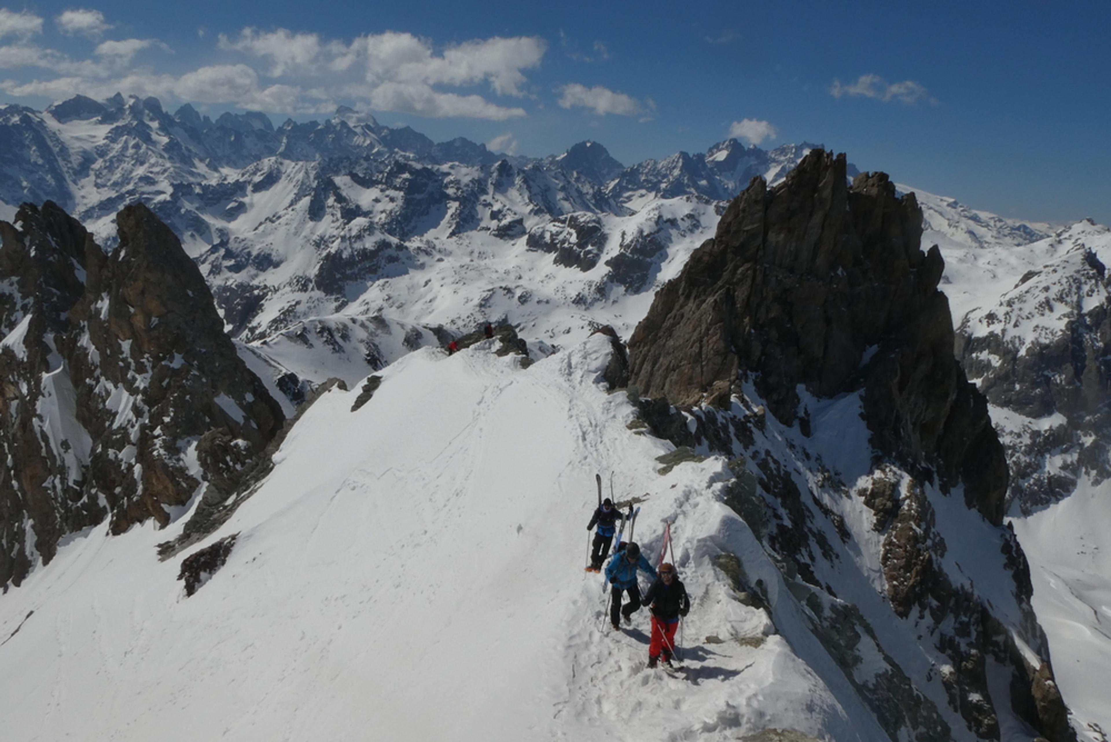 Raid ski randonnée Cerces - Sur la crête de la Pointe des Cerces