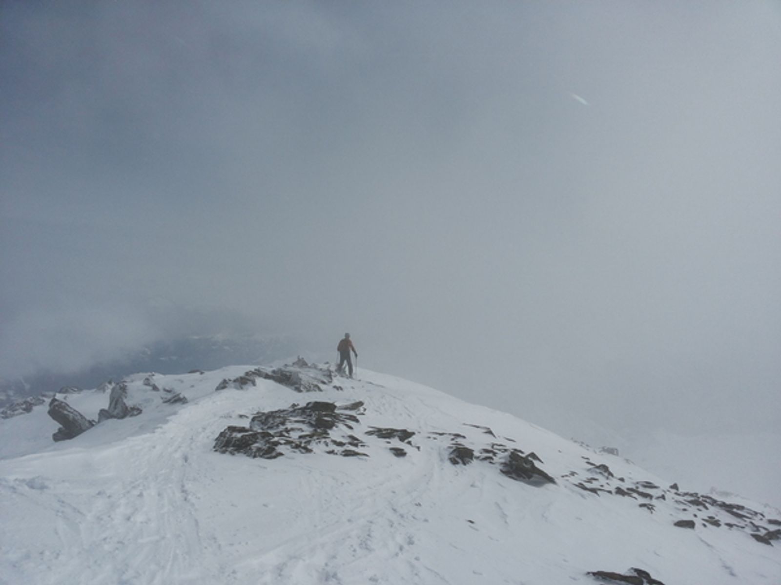 Trois nuages nous accueillent au sommet