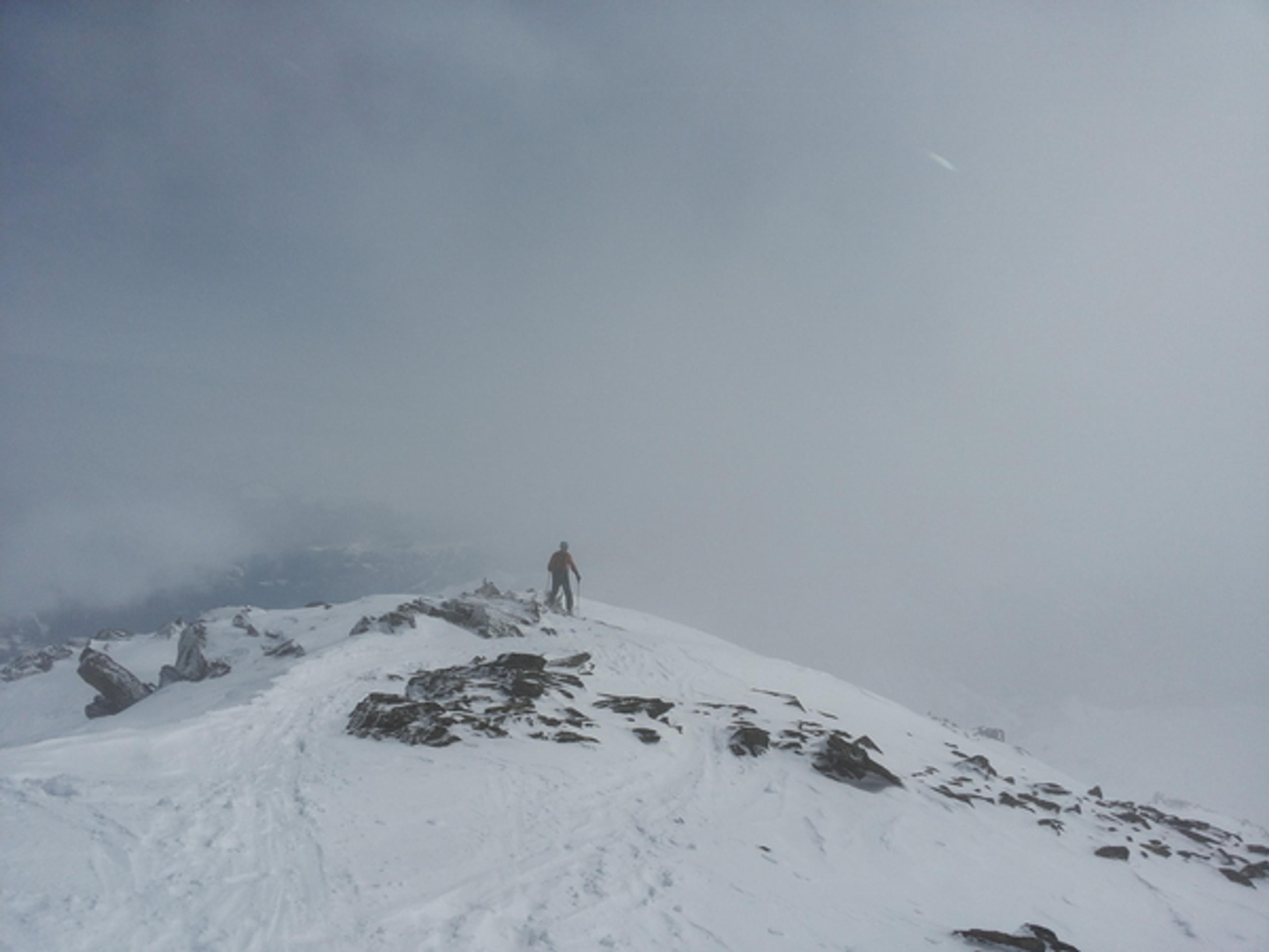 Trois nuages nous accueillent au sommet