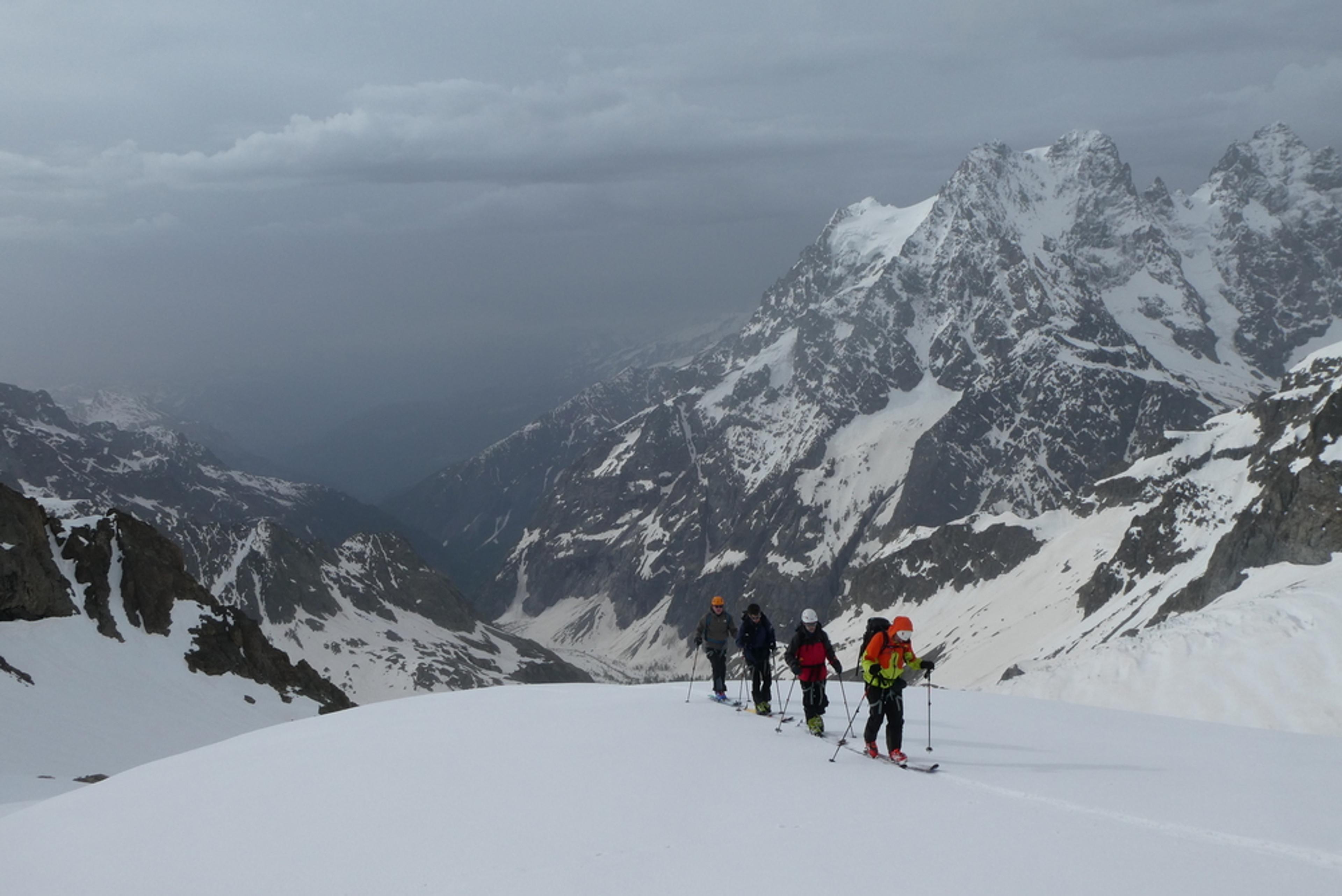 Raid ski Ecrins - Devant le pelvoux
