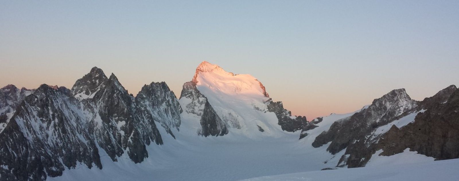 Initiation alpinisme - Levé de soleil sur le Dôme