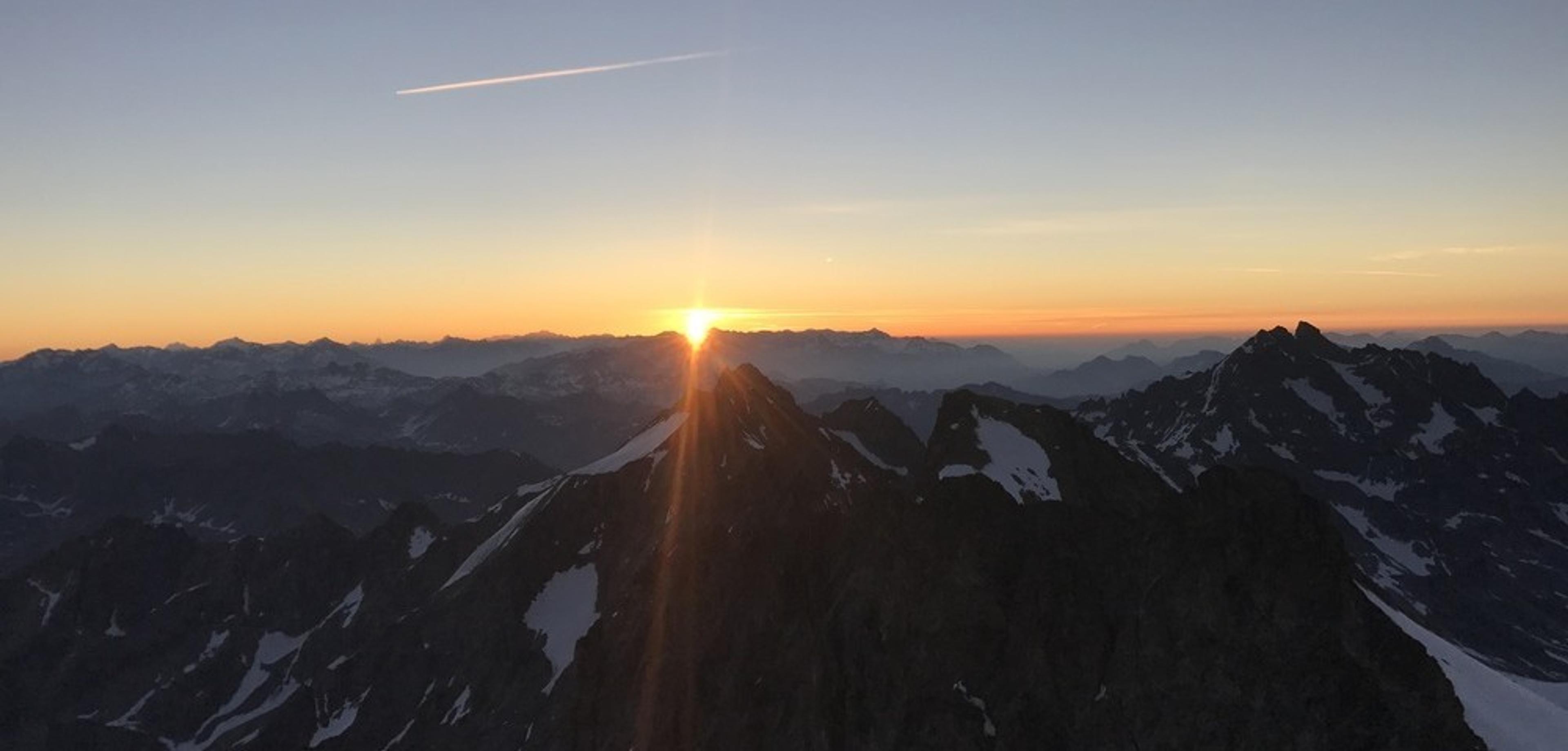 Levé de soleil au sommet de la Roche Faurio
