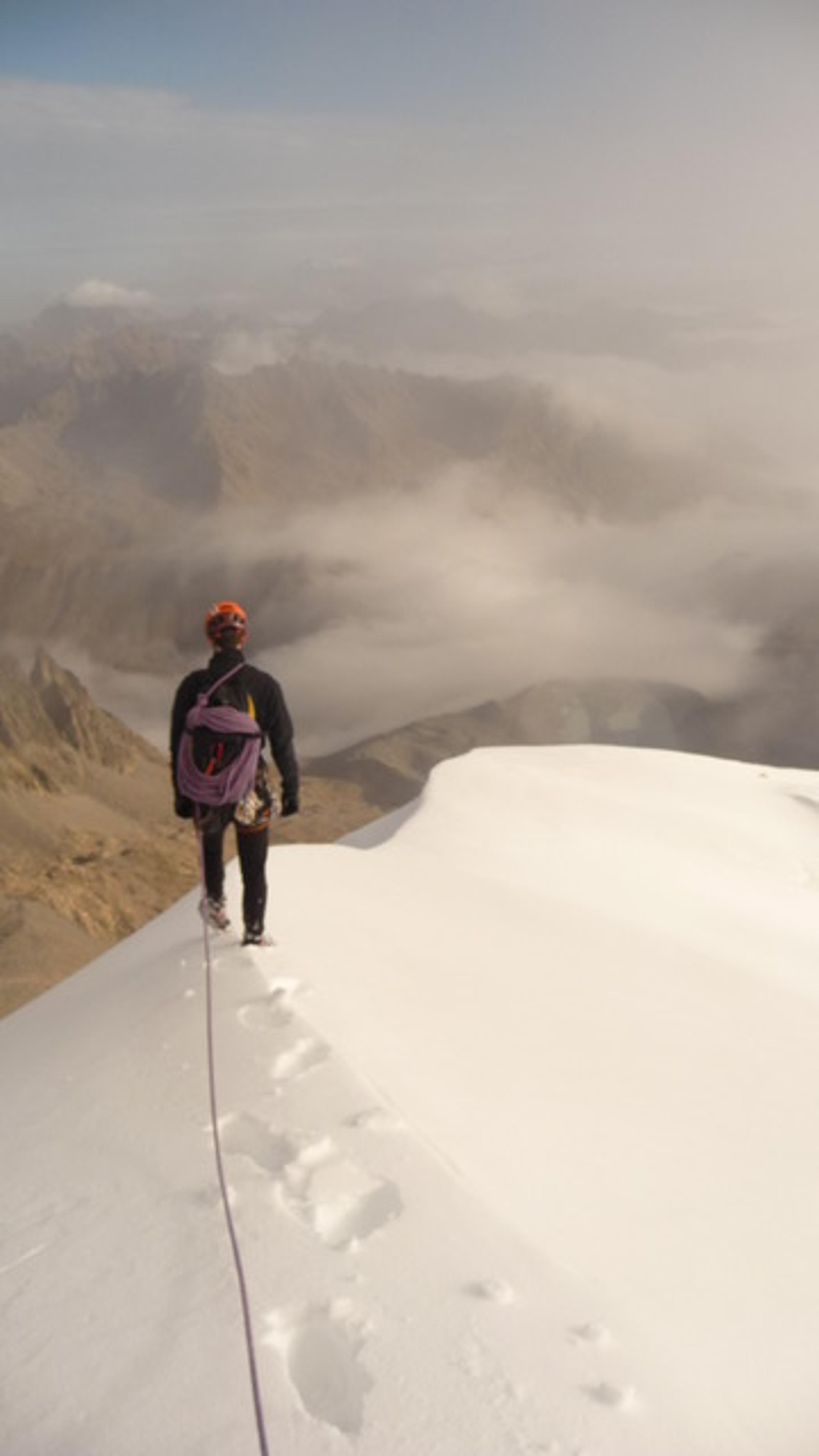 Petit bout d'arête neigeuse à la descente