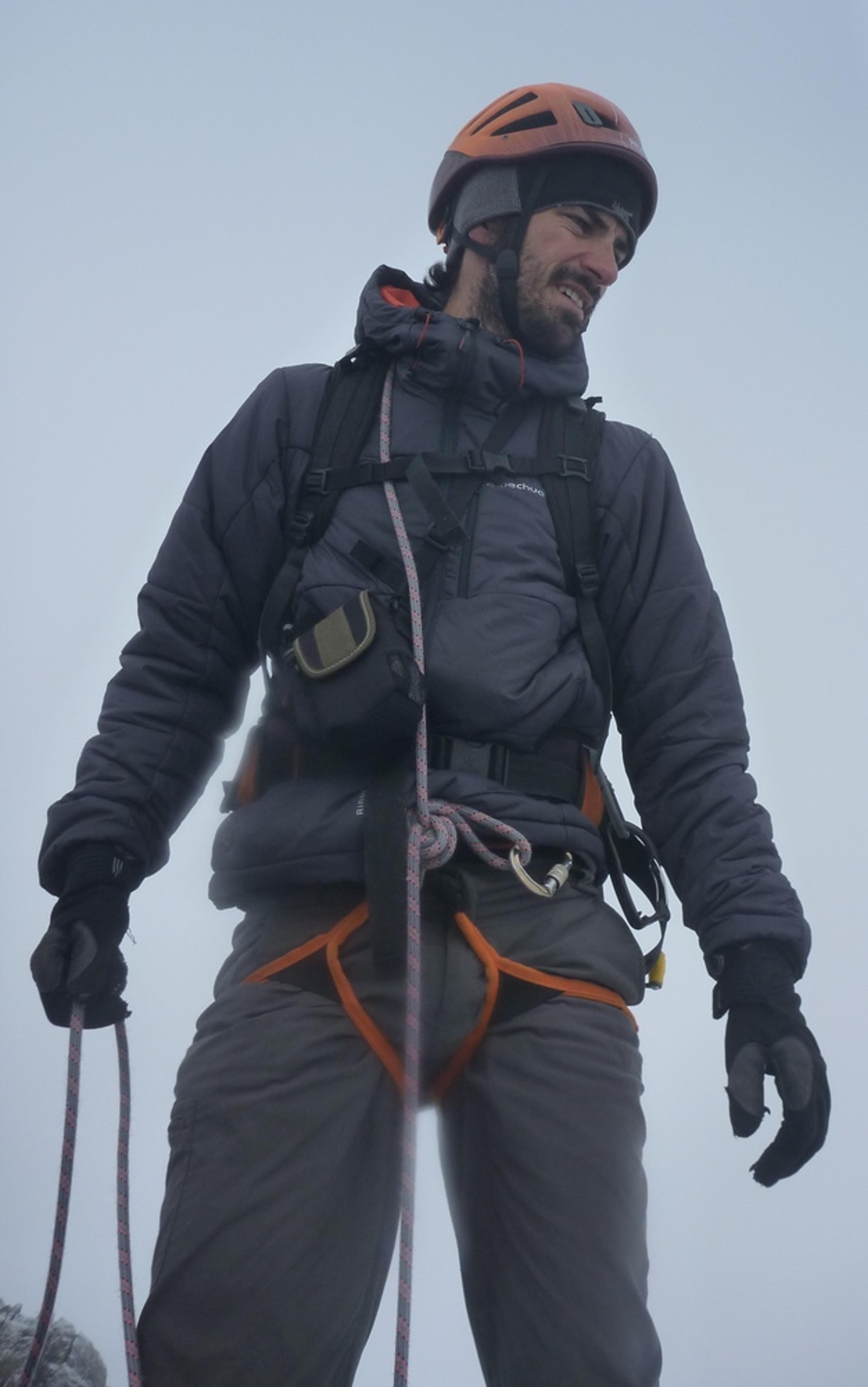 Roche Faurio - Dans la tempête, le guide reste stoïque...